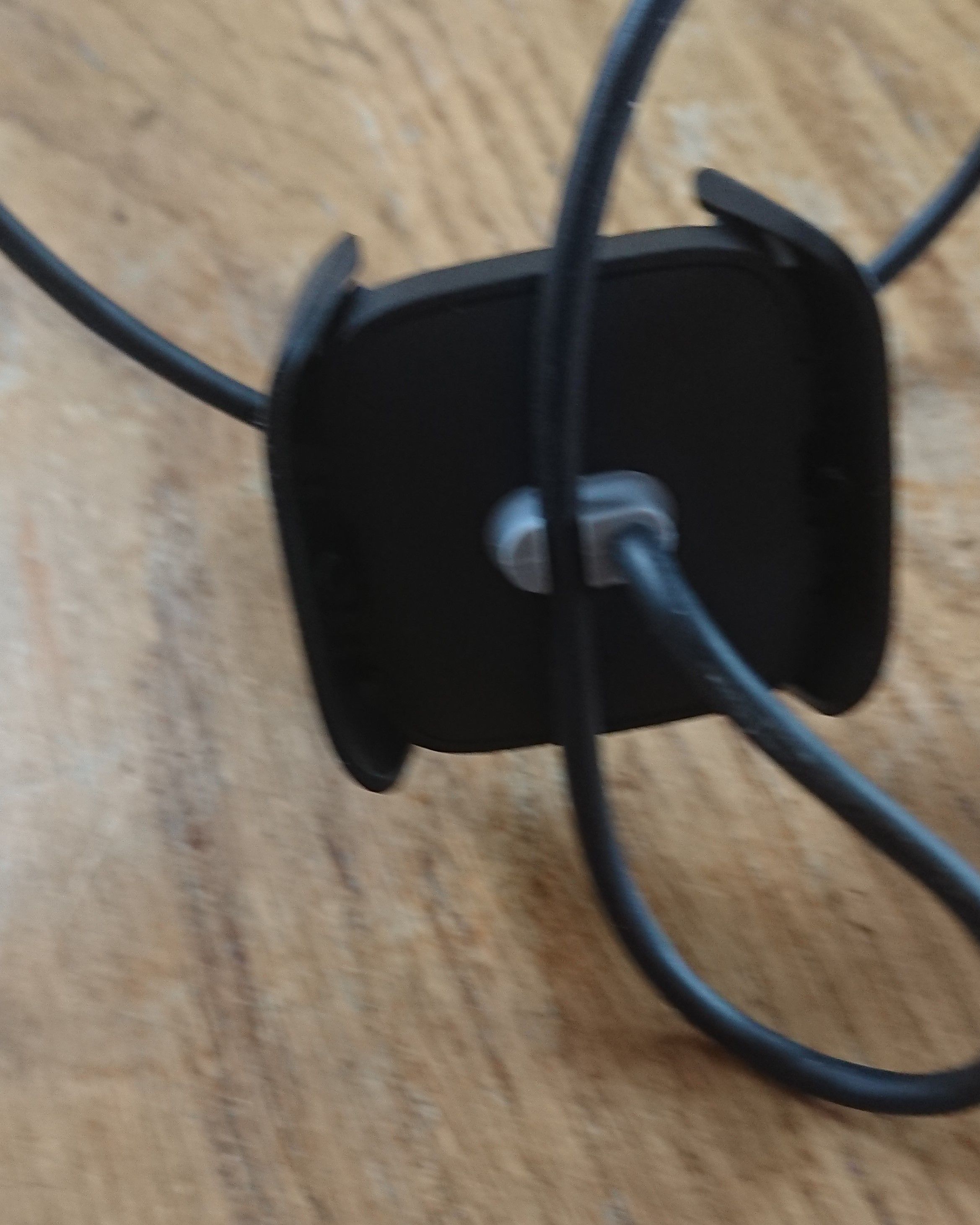 Fitbit versa 2 online charging problems