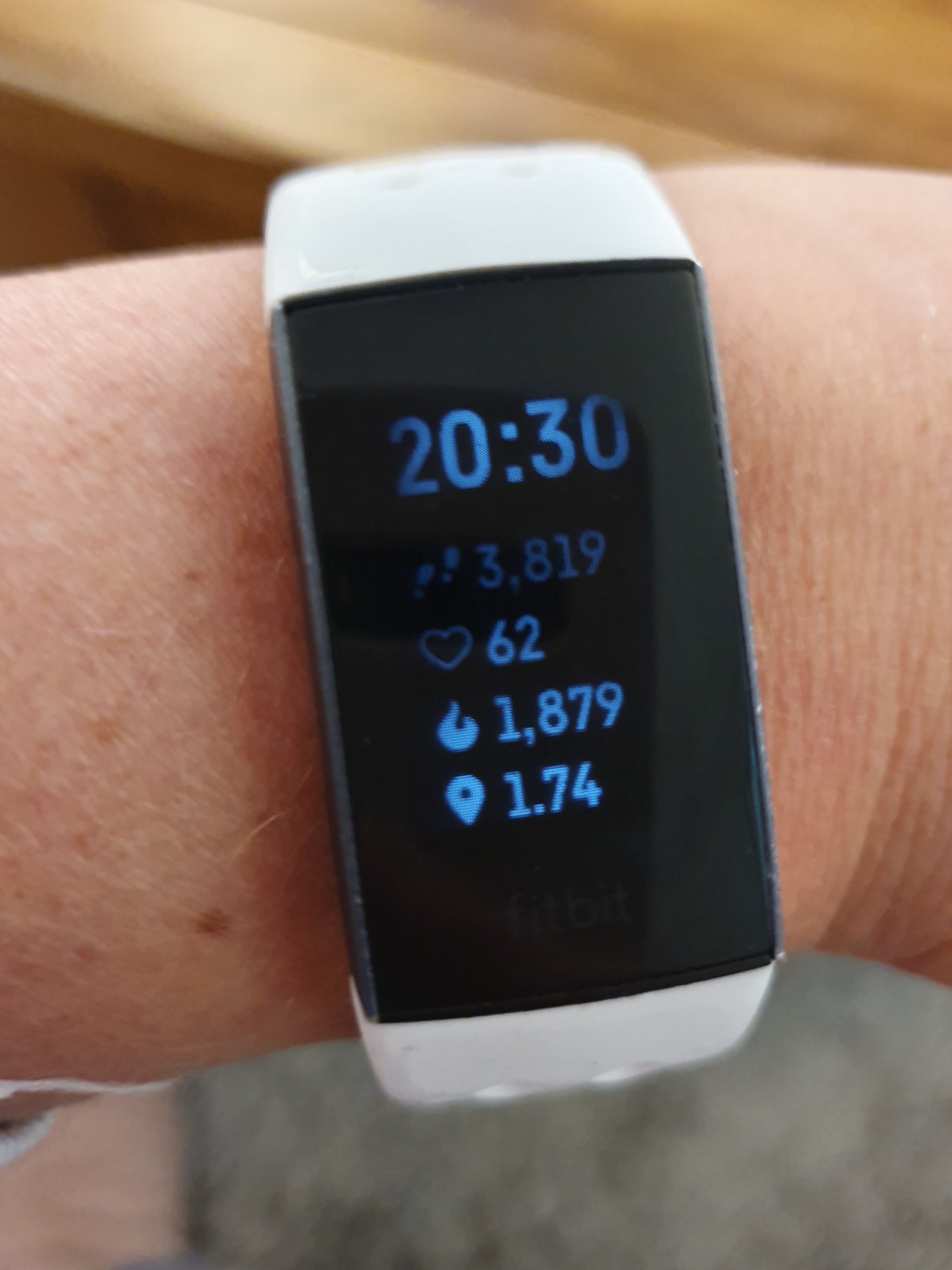 fitbit charge 3 display