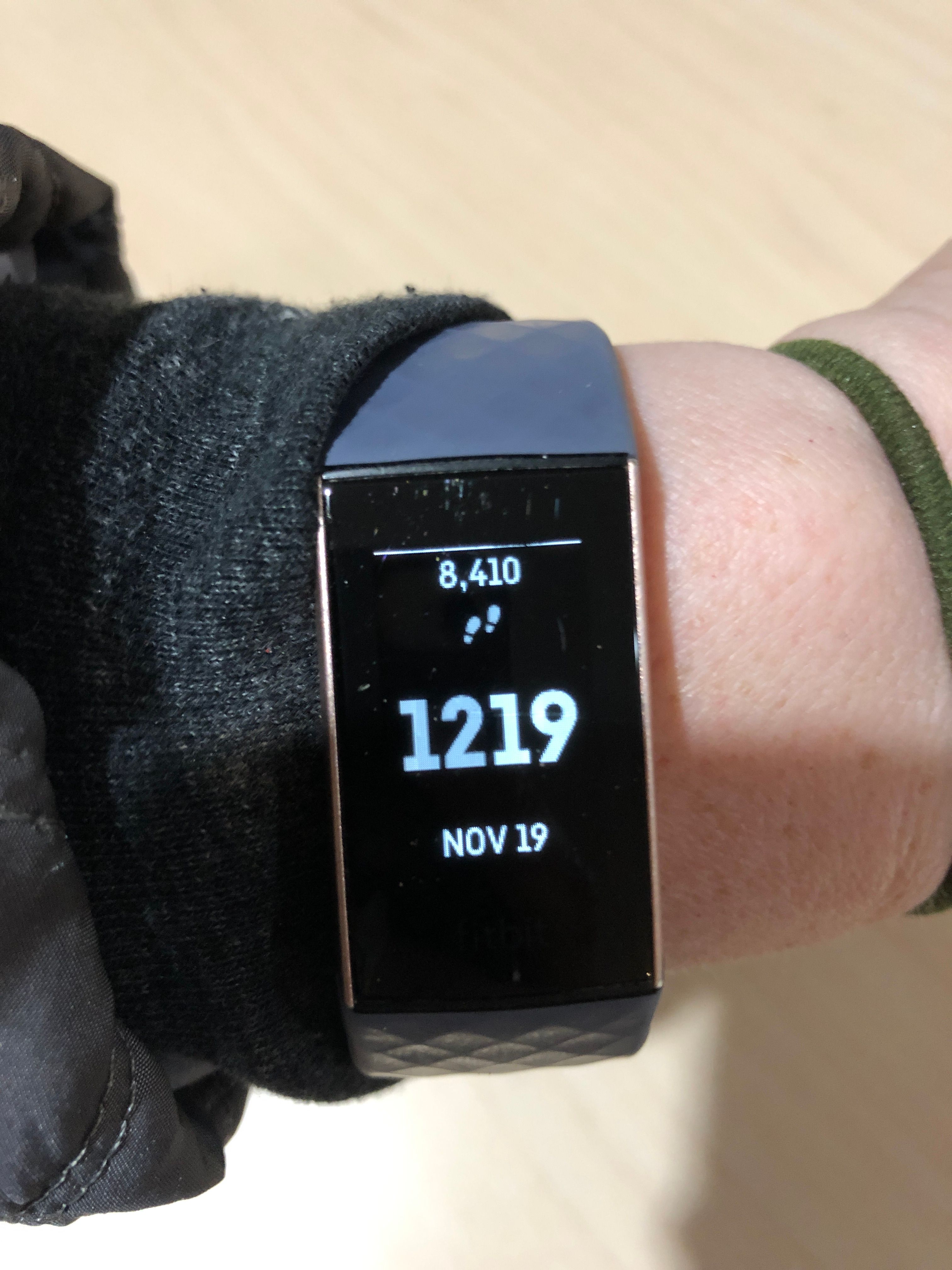 fitbit charge 3 white lines on screen