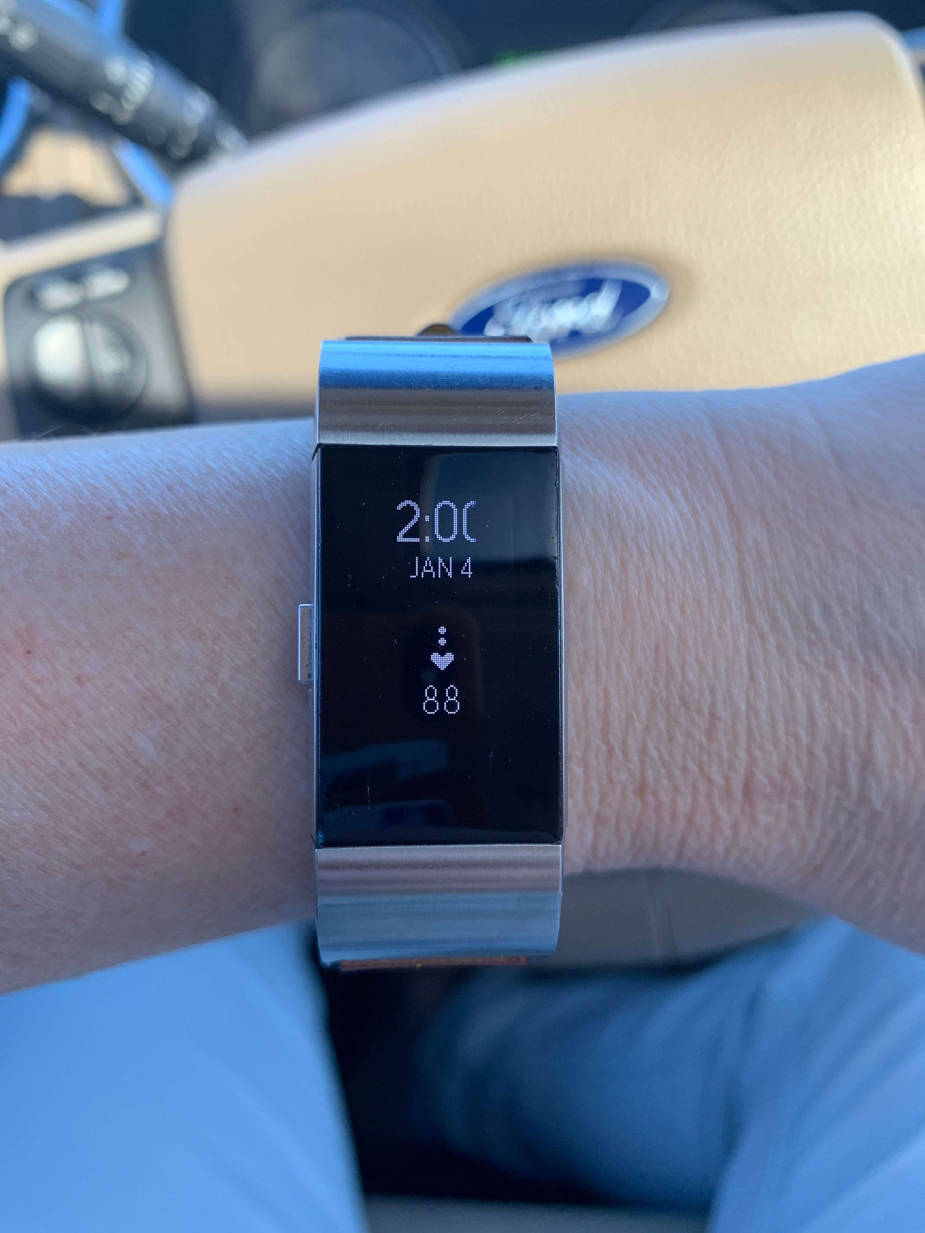can i change the clock face on my fitbit charge 3