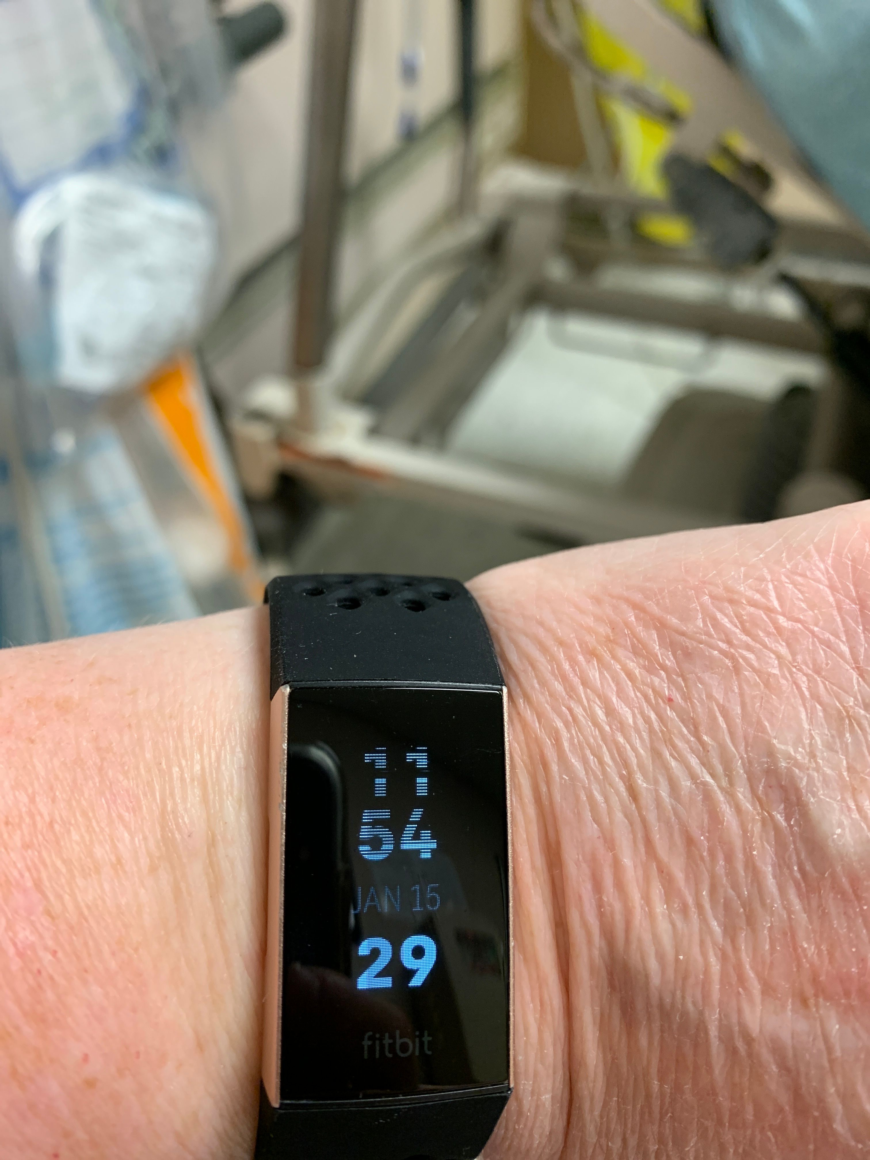 fitbit charge 3 screen is blank