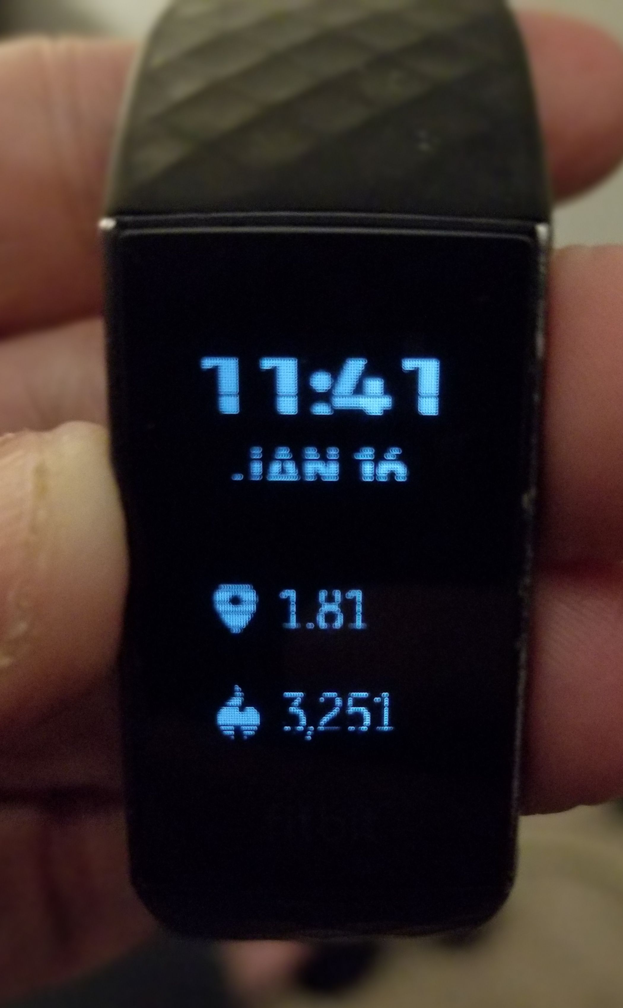 fitbit charge 3 horizontal lines on screen