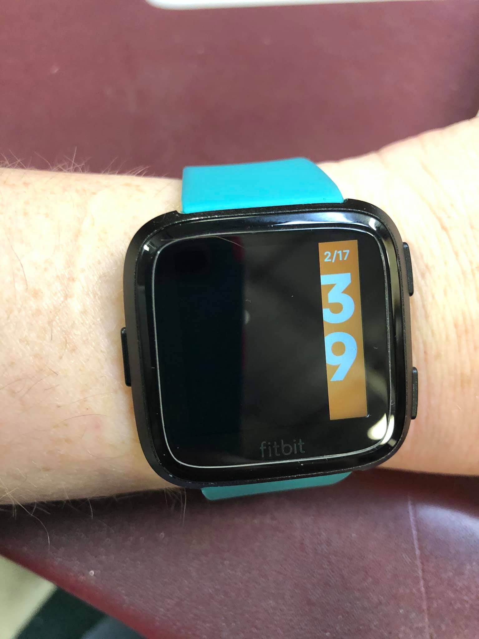 Fitbit versa 2 screen is black sale