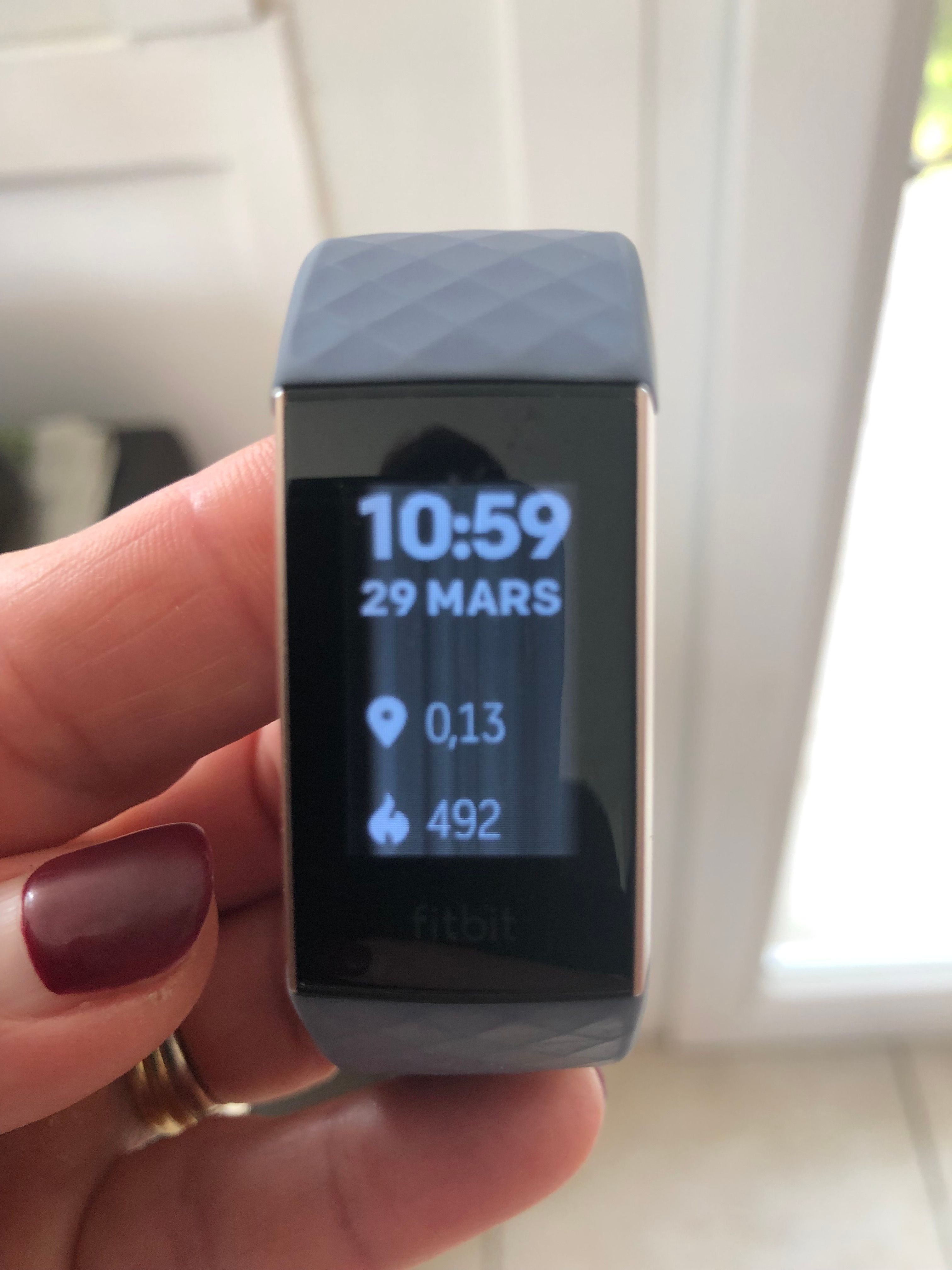 Ecran fitbit charge 3 bloqué new arrivals