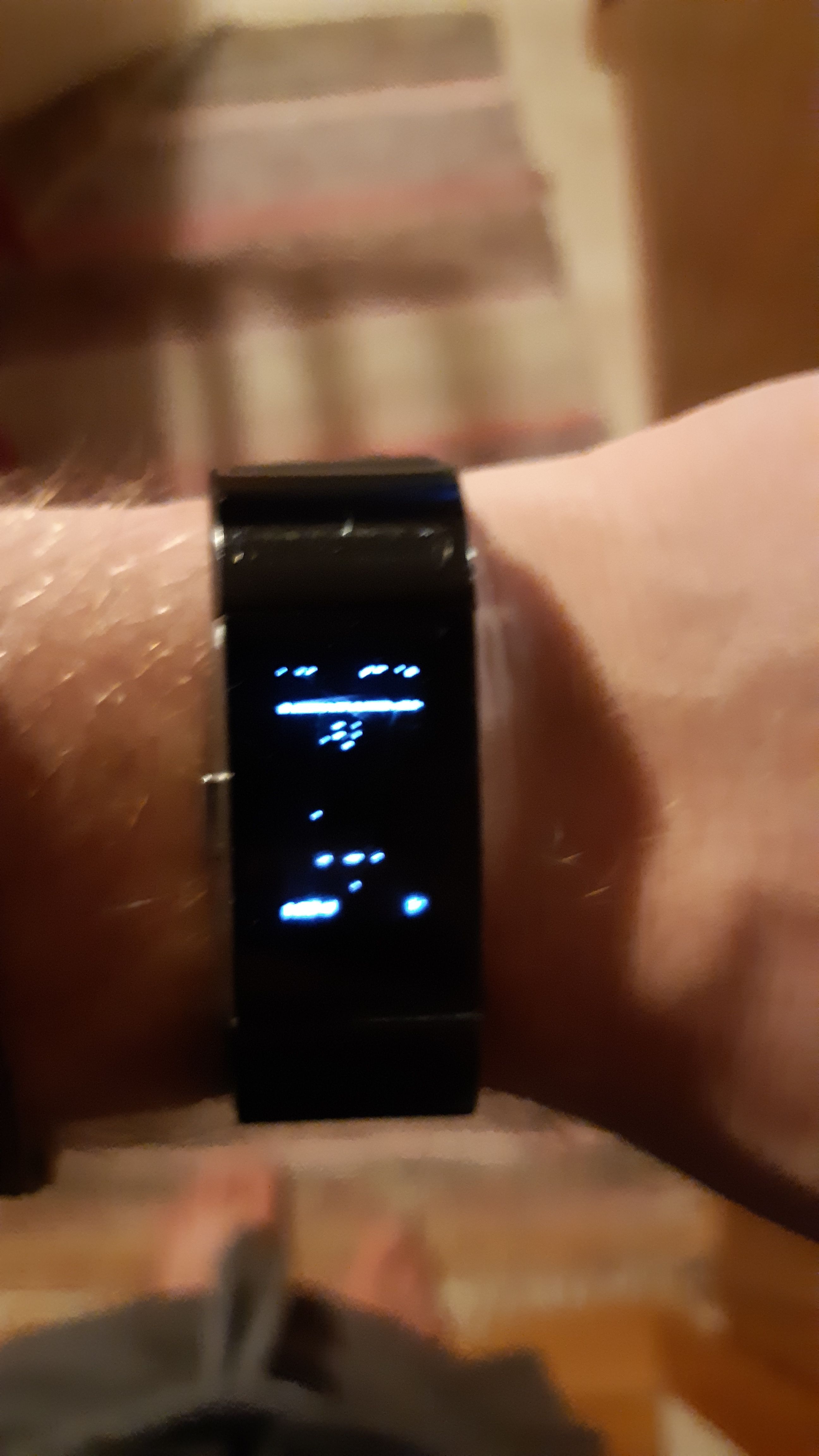 fitbit charge 4 blank screen but vibrates