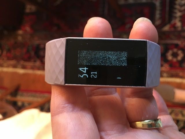 Display not working best sale on fitbit charge 3