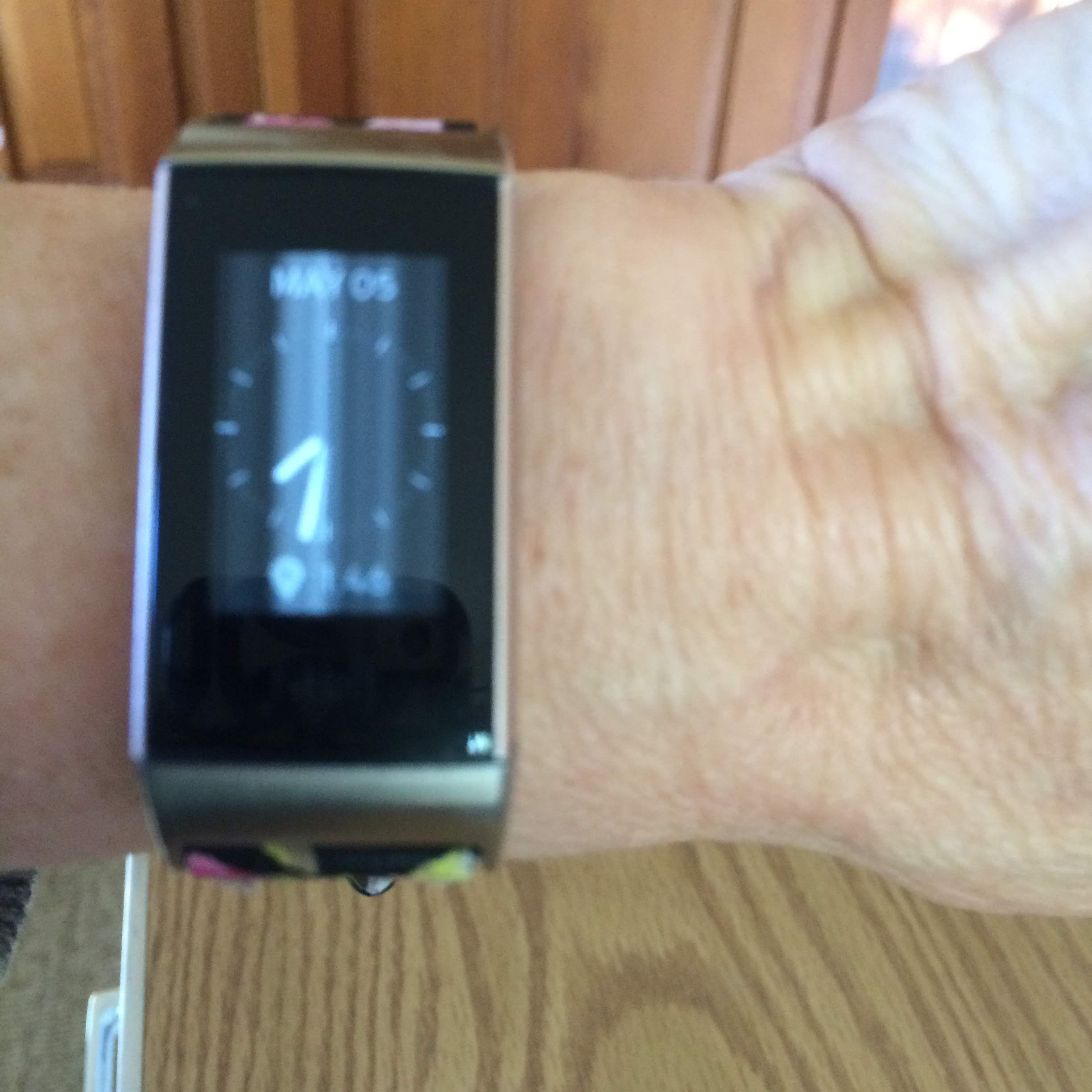 fitbit charge 3 screen grey lines