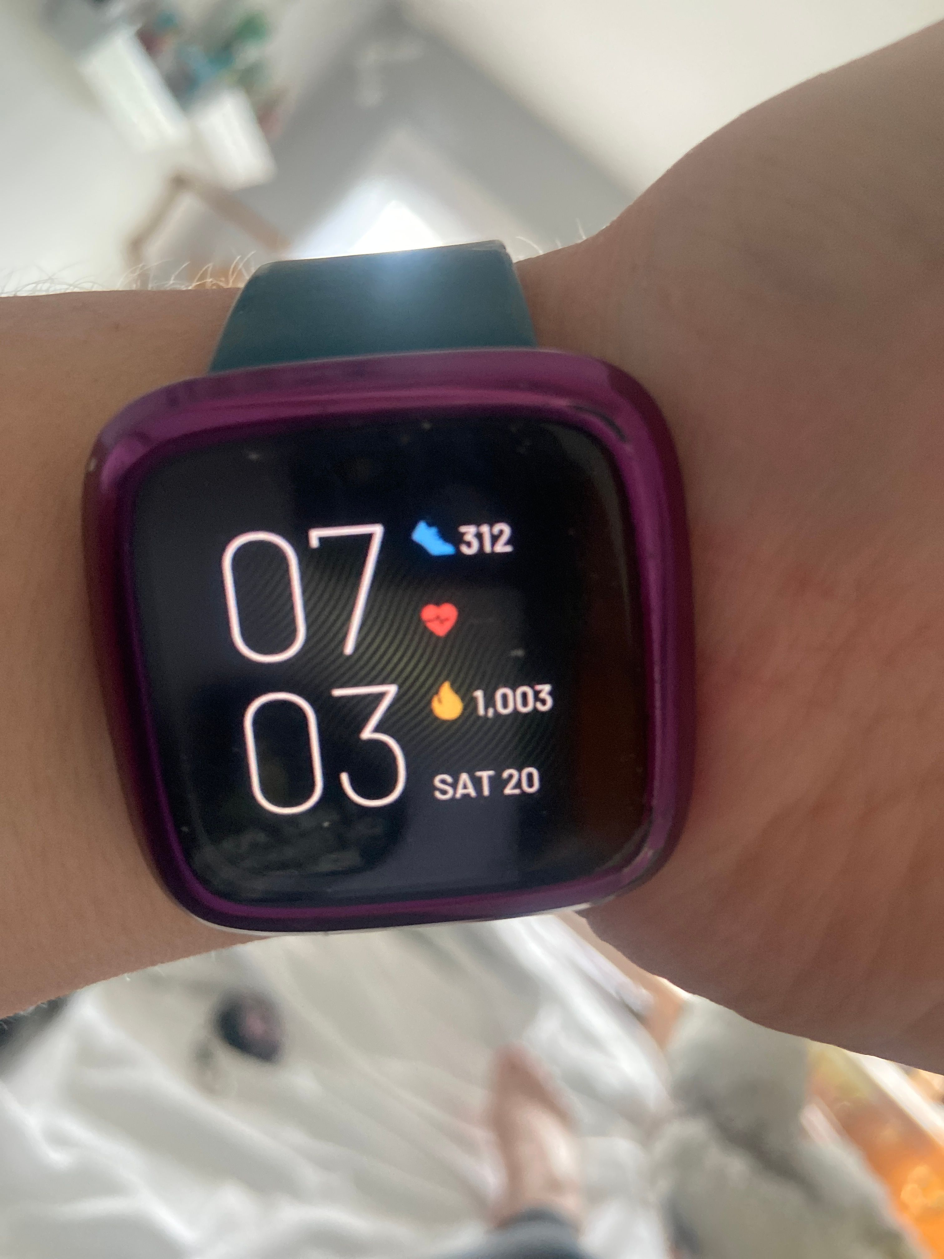 fitbit versa not registering heart rate