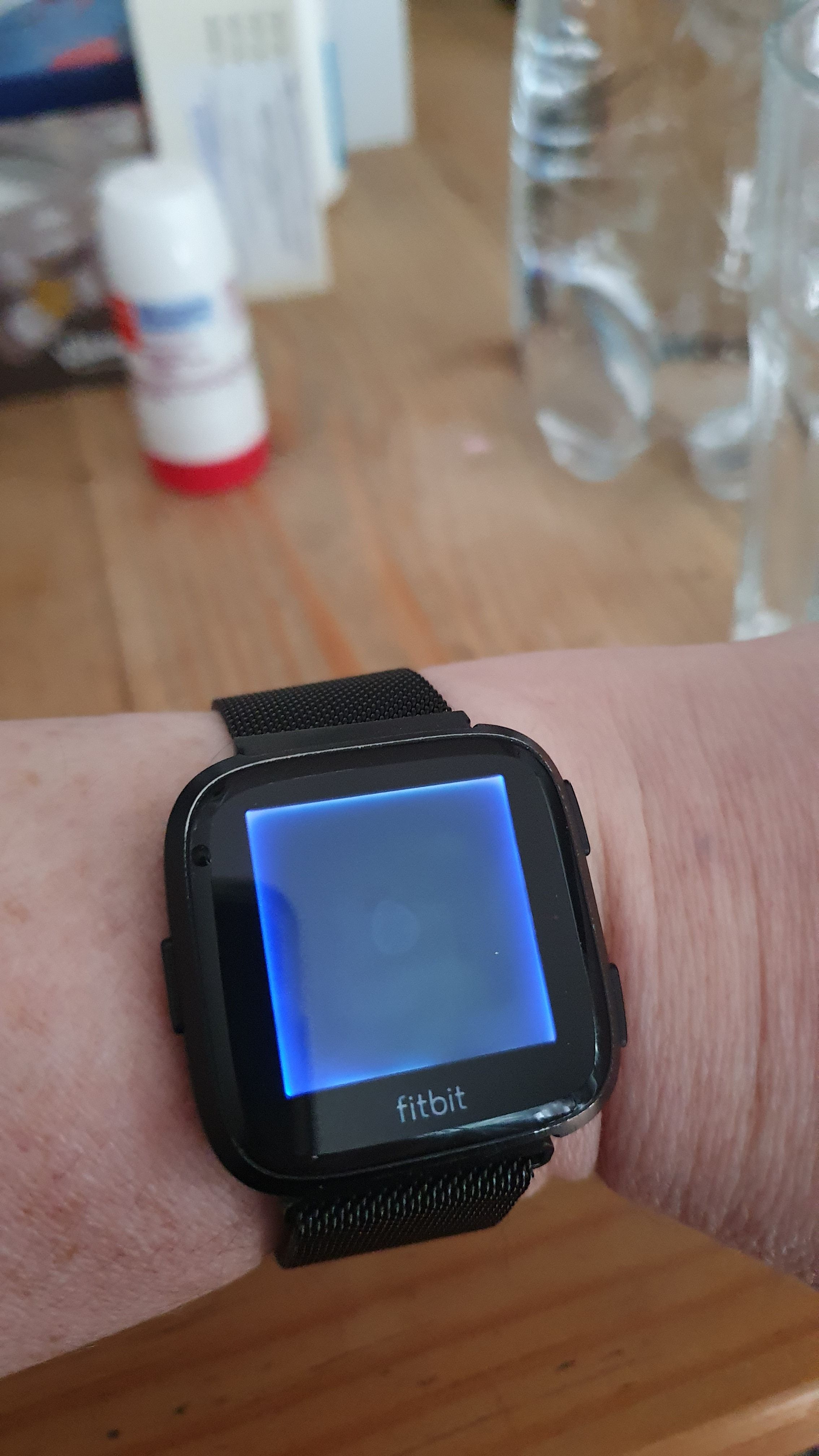 Fitbit versa working but no display sale