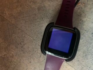 Fitbit versa no display sale