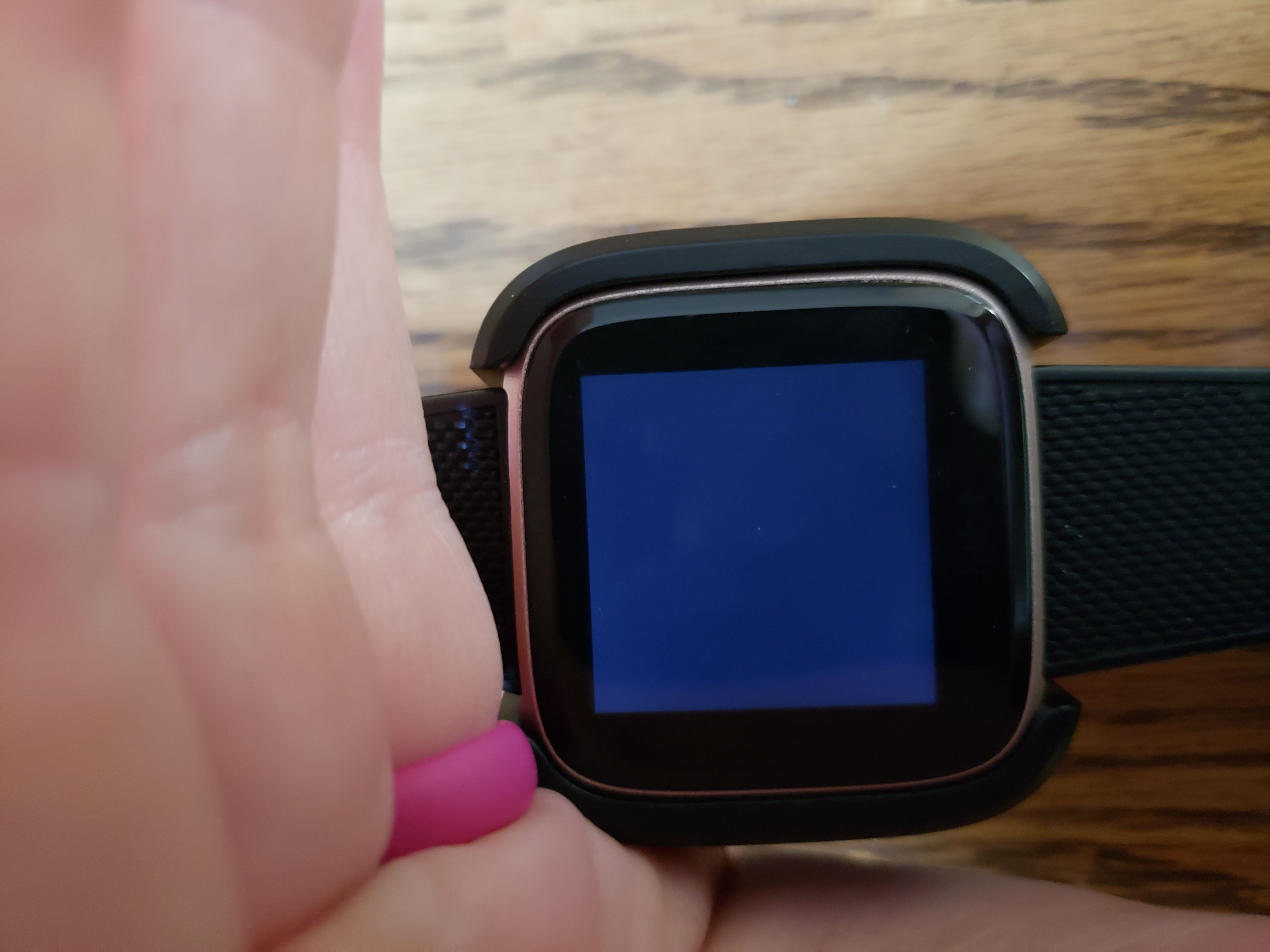 Fitbit versa 2 screen is black new arrivals