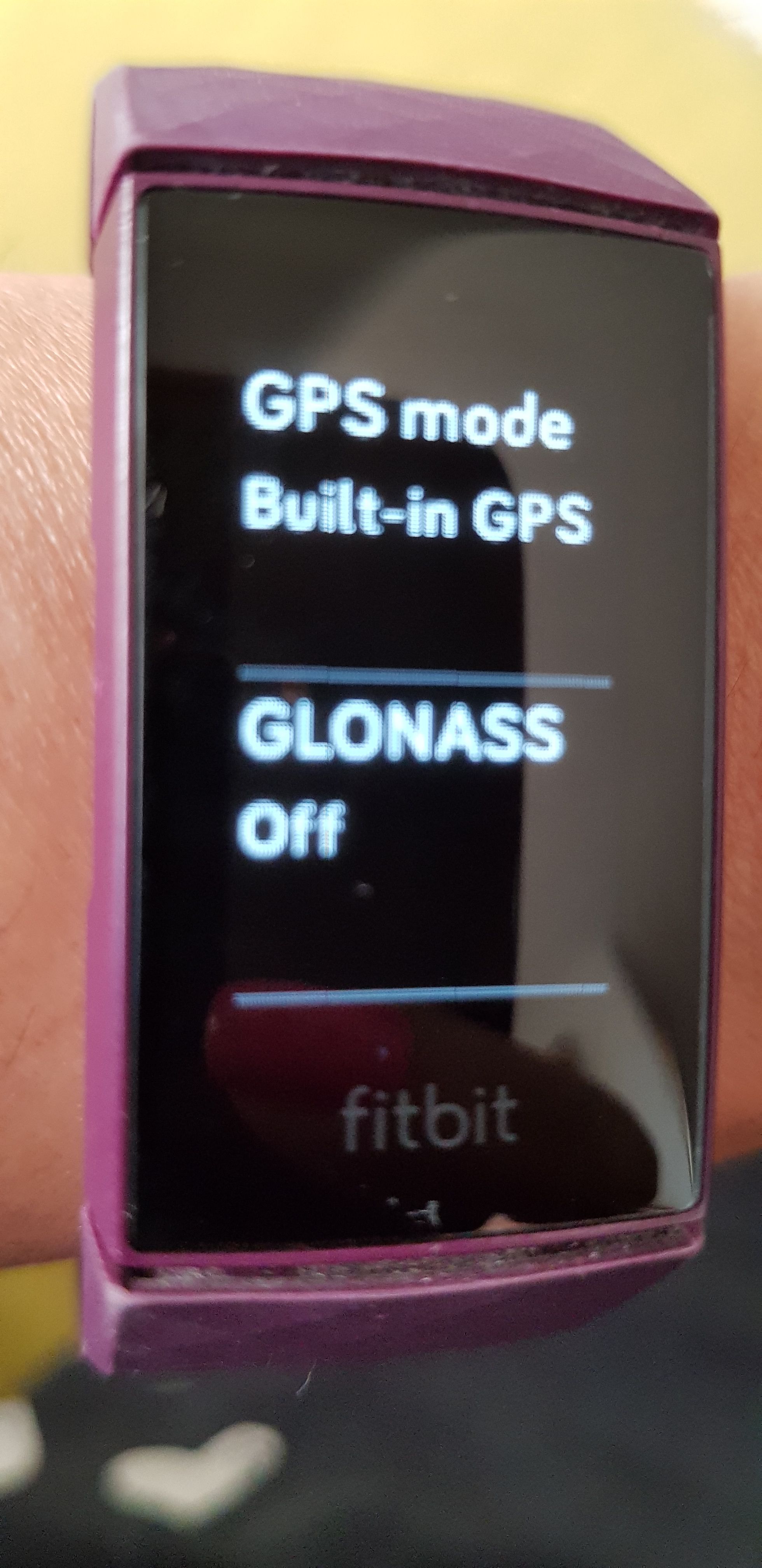 fitbit charge 4 gps off