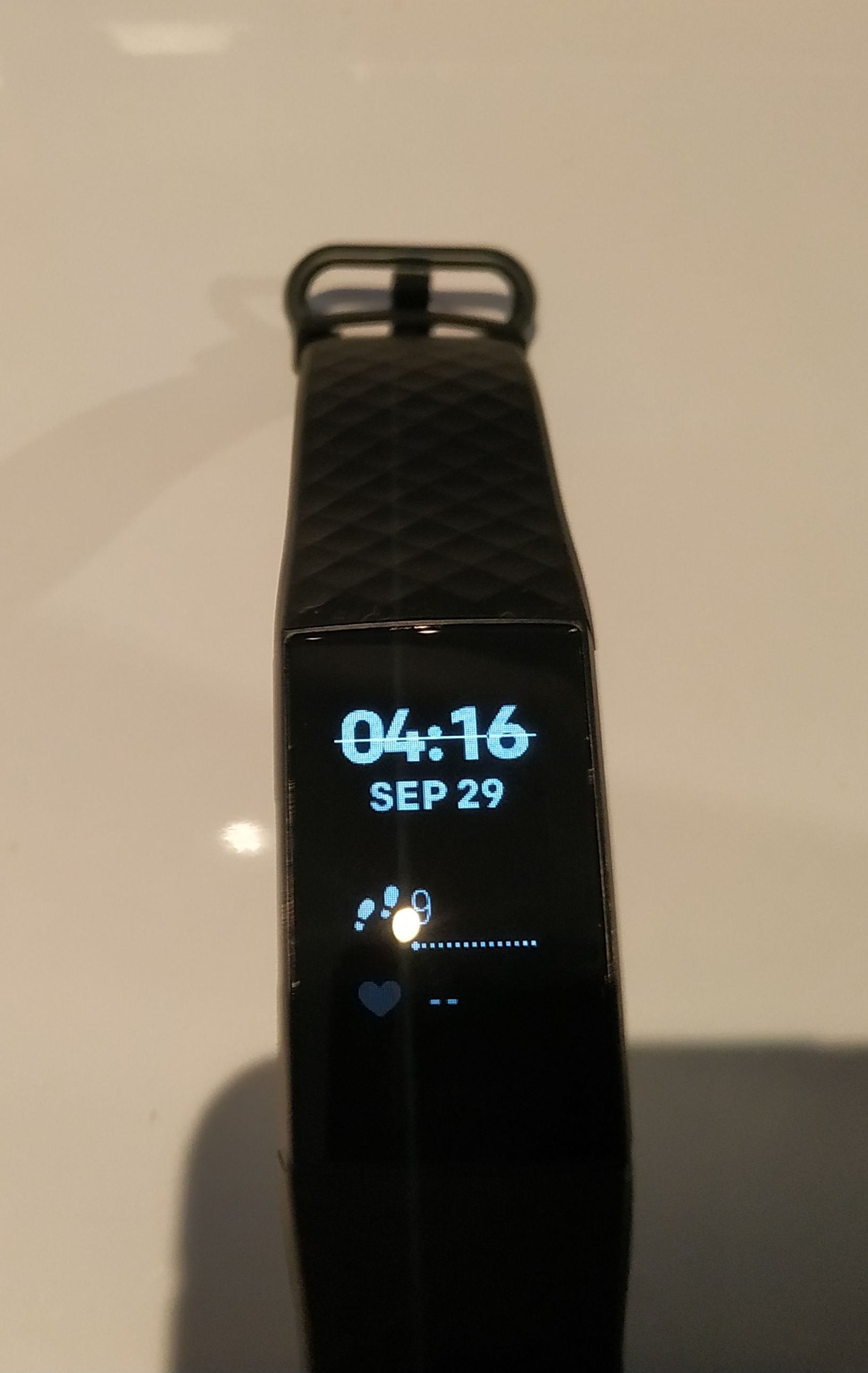 fitbit charge 4 blank screen but vibrates
