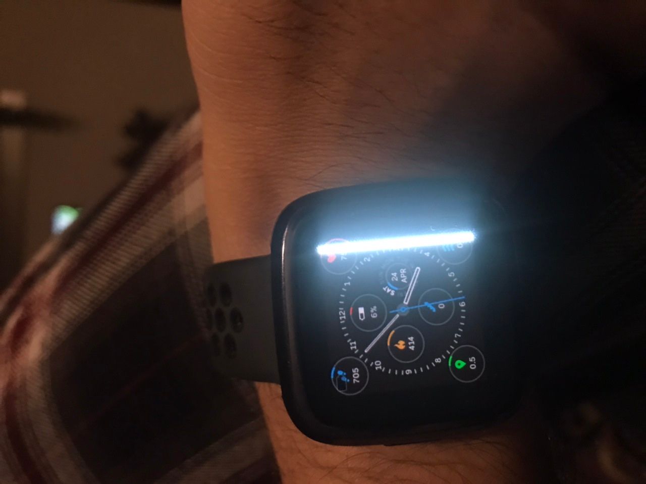 Fitbit versa 2 discount display not working