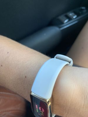 Cleaning best sale fitbit strap