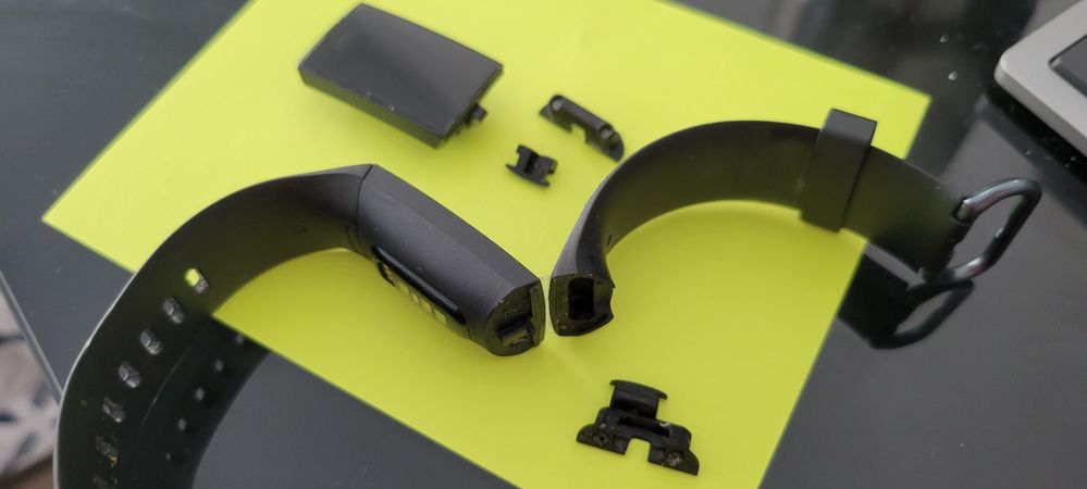 Fitbit band broken online charge 3