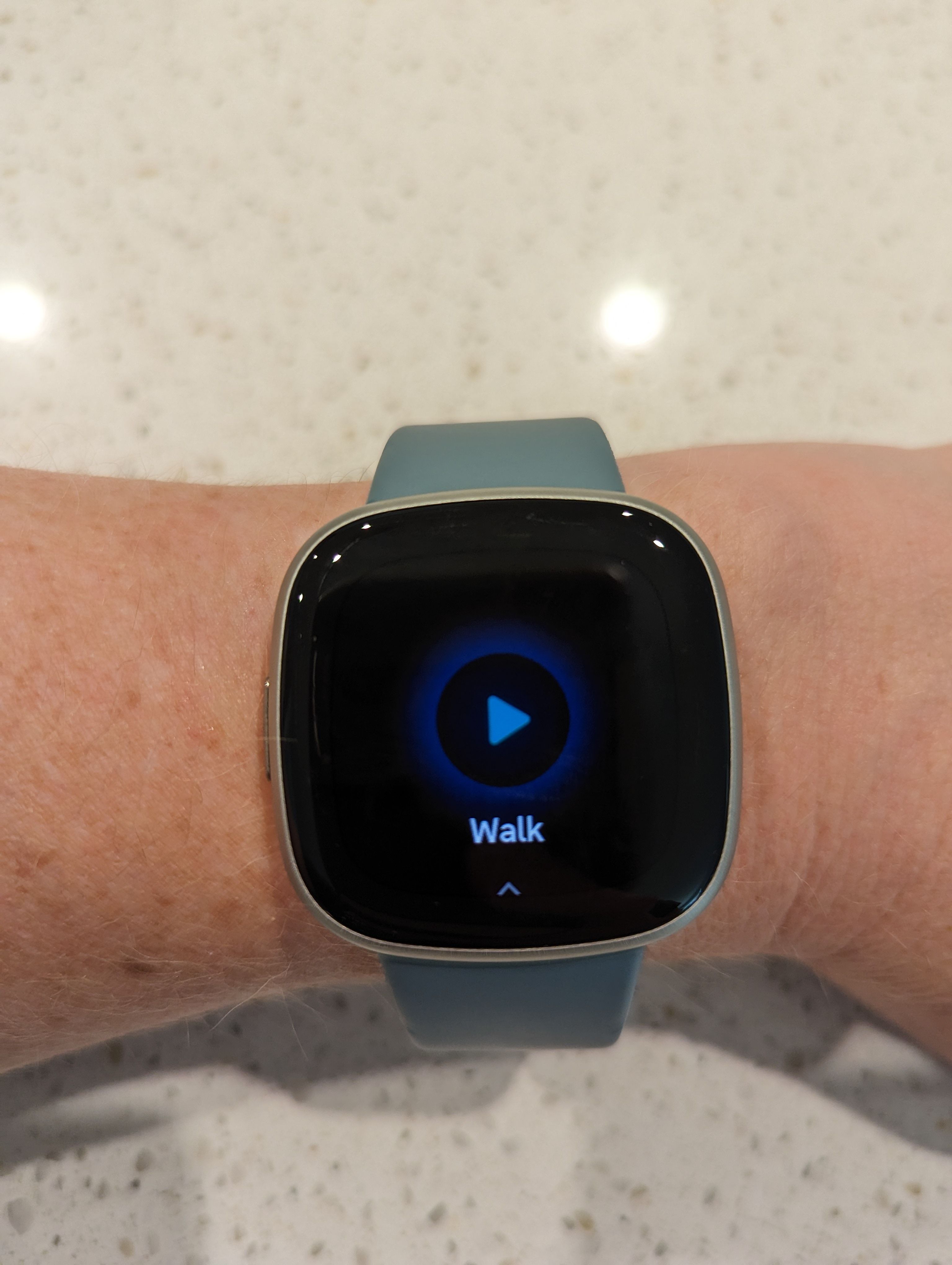 Does fitbit versa have a gps deals