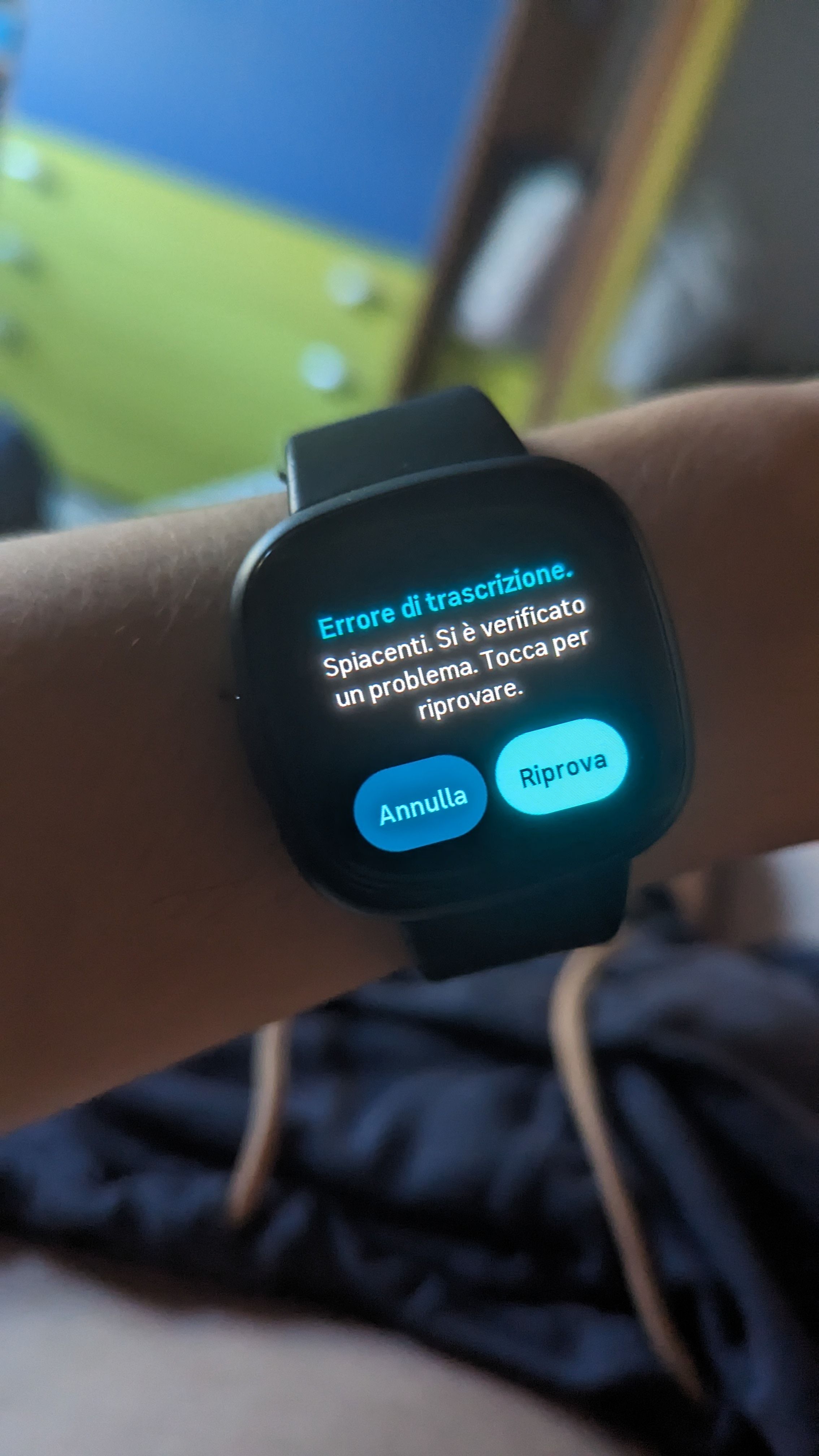 Can you text on a fitbit versa smartwatch online