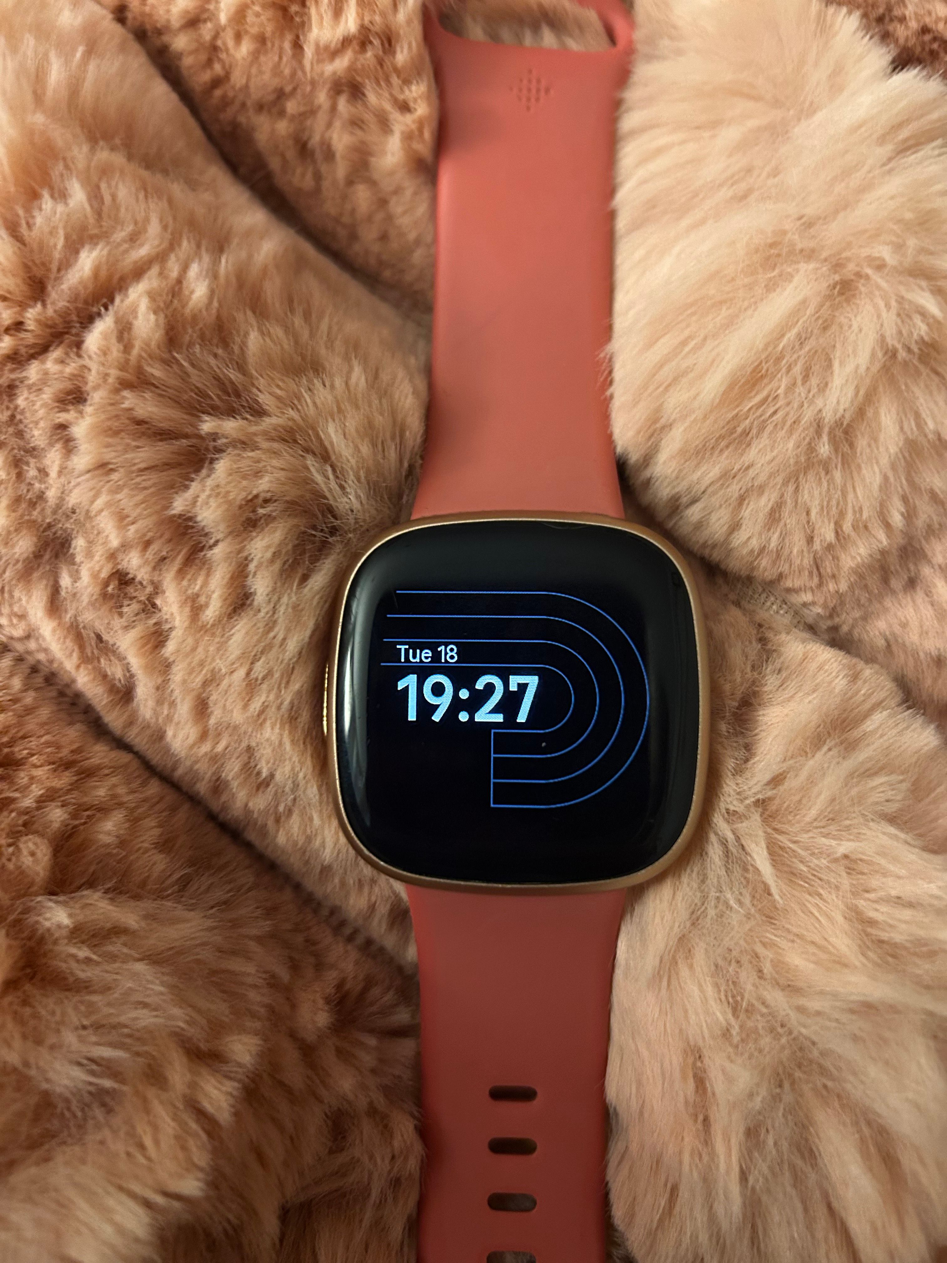 Fitbit versa screen discount size