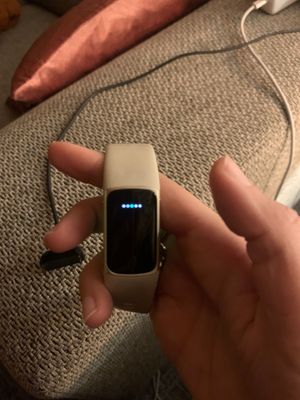 Fitbit with 5 dots new arrivals