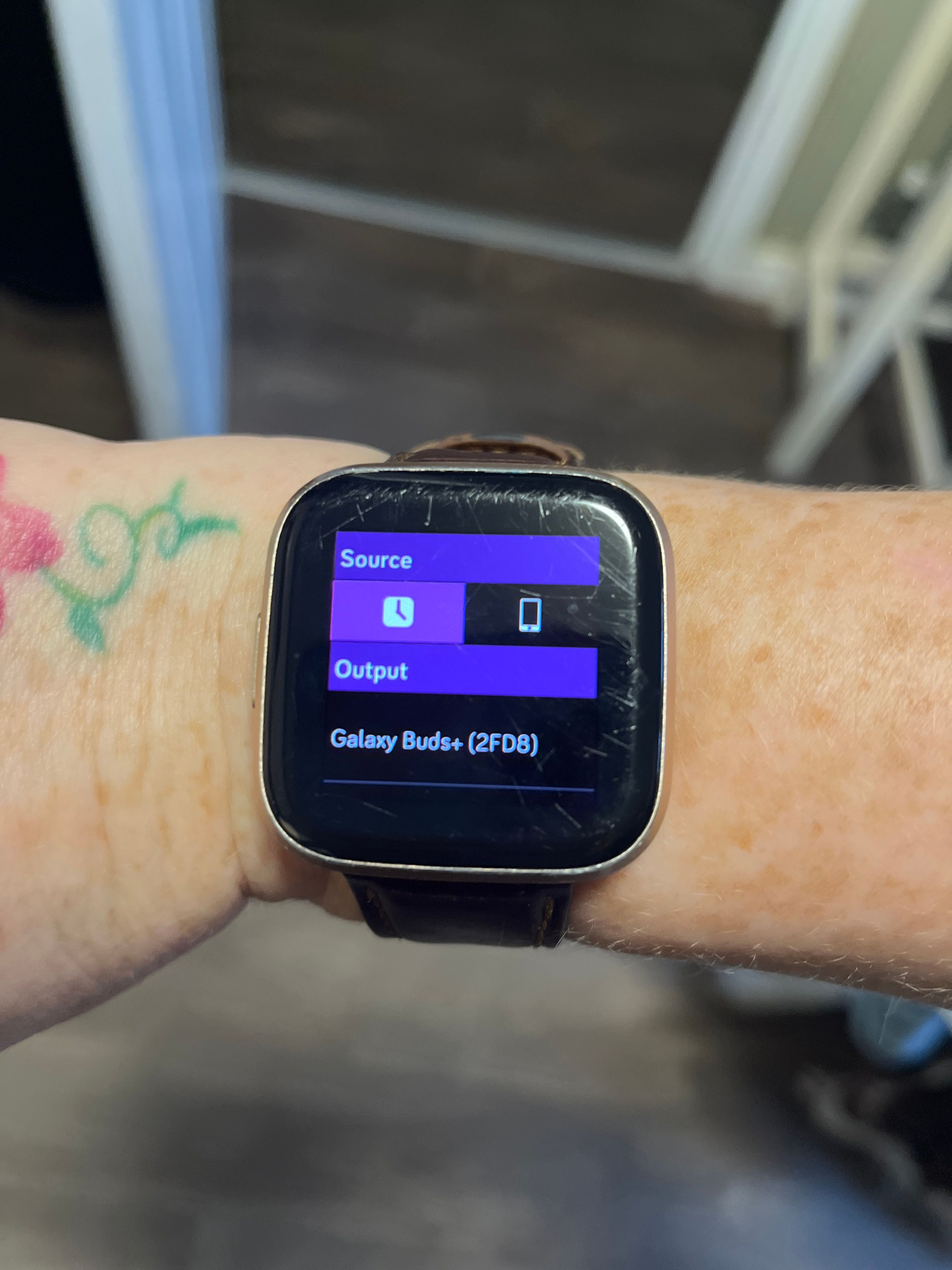 Does fitbit versa best sale 2 work with samsung