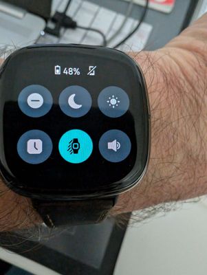 ...die Sense und  die Fitbit App finden sich nicht mehr...