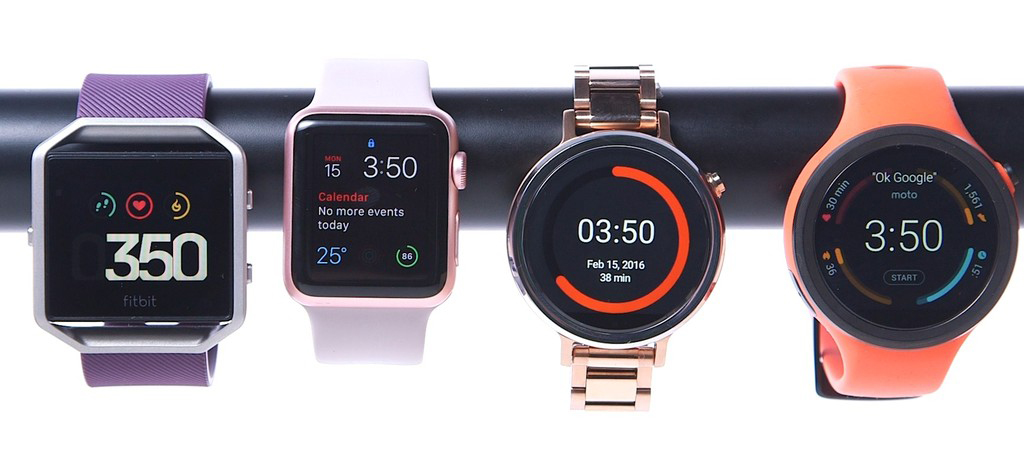 fitbit blaze screen size vs apple watch