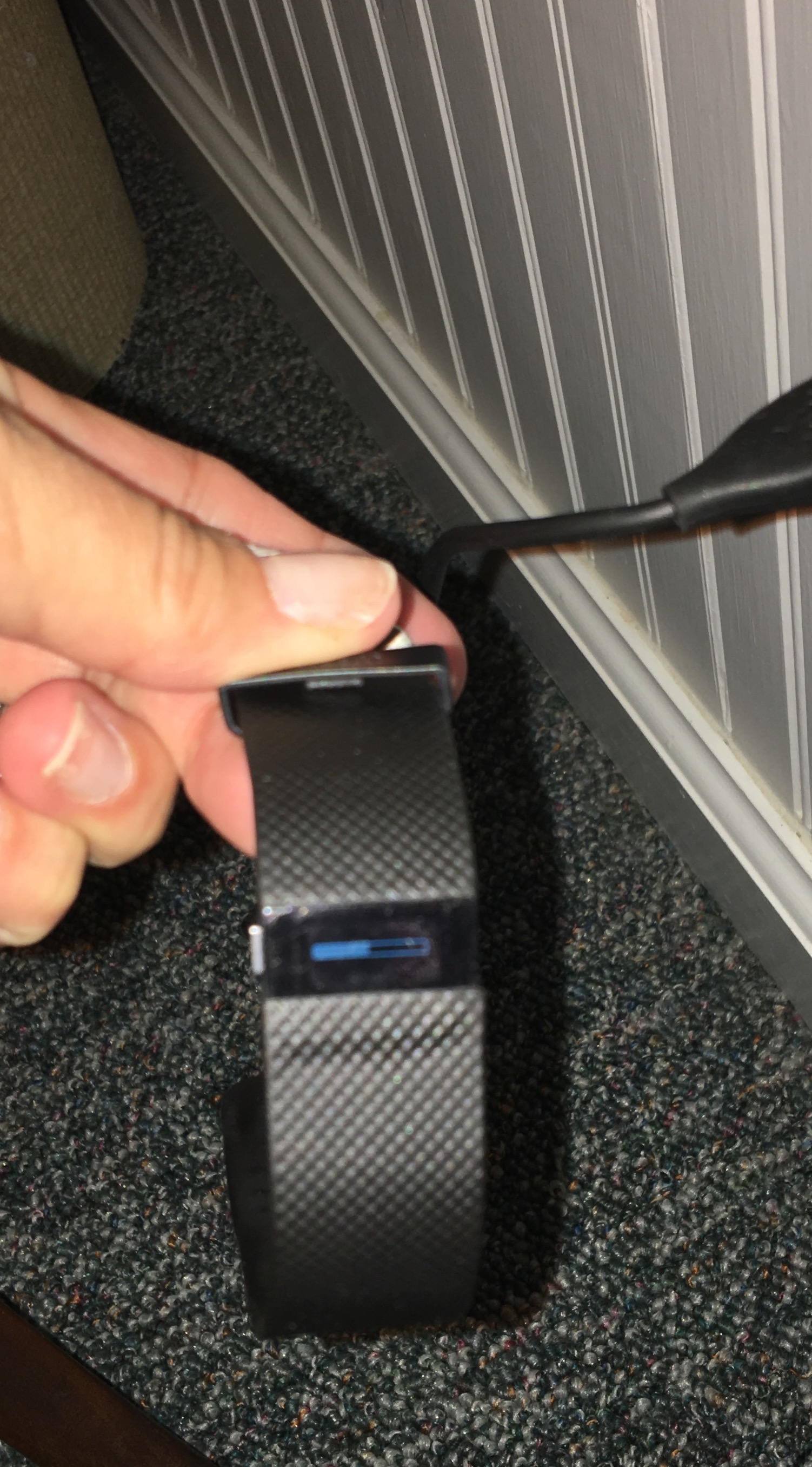 Fitbit charge hr will best sale not sync