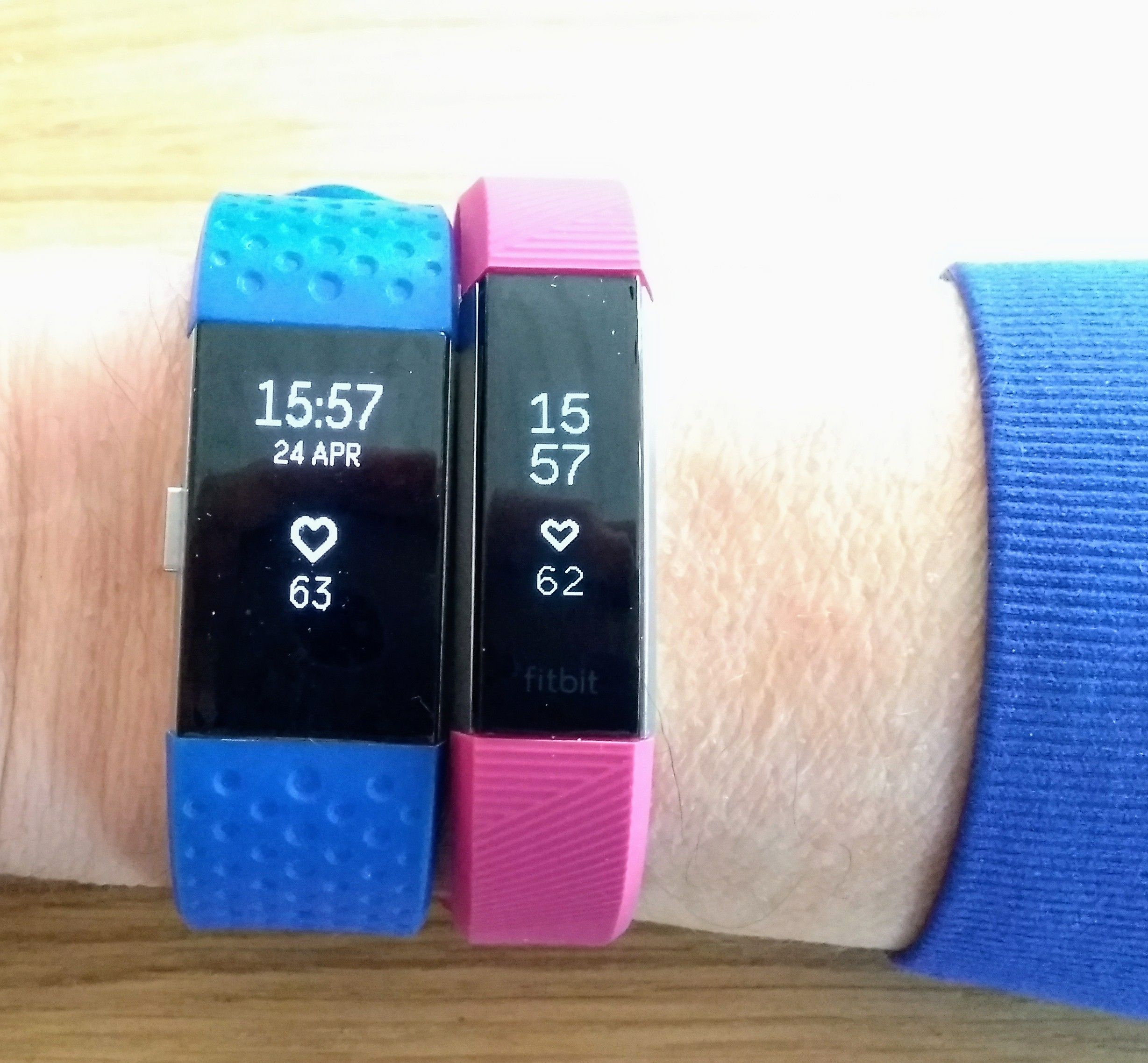 fitbit surge vs fitbit charge 2