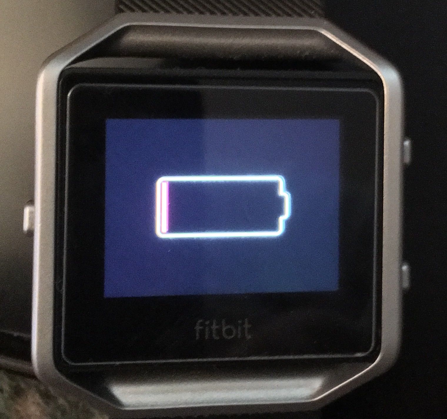 fitbit blaze screen flashing