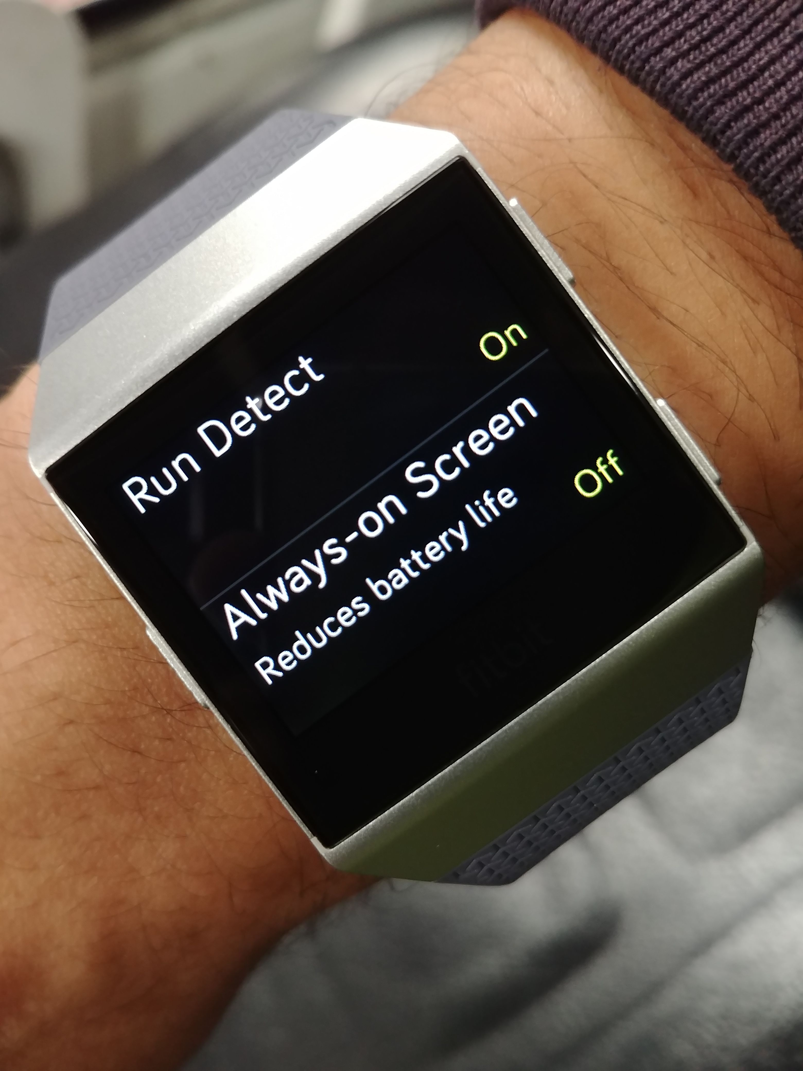 fitbit screen always on