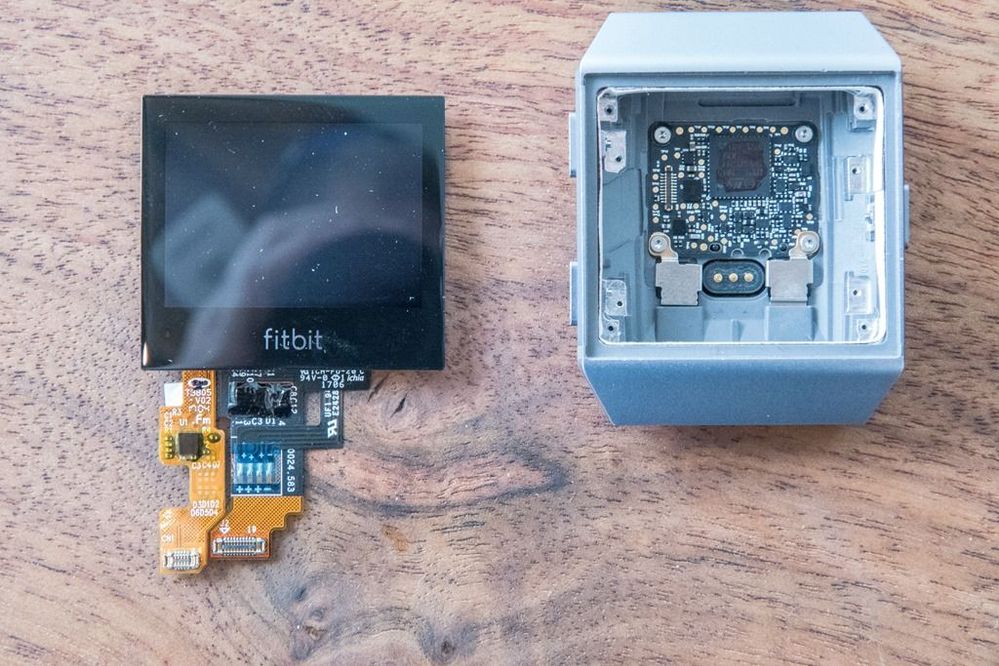 Fitbit-Ionic-Internals-Display-Case.jpg