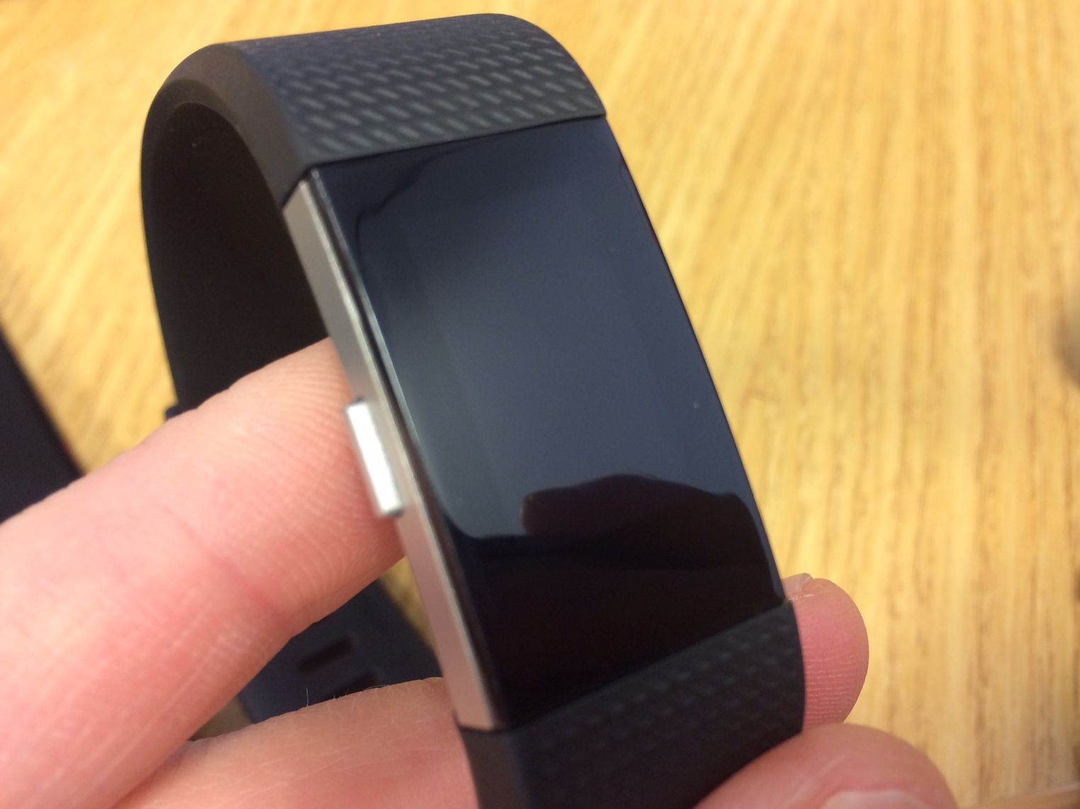 fitbit versa 2 screen durability