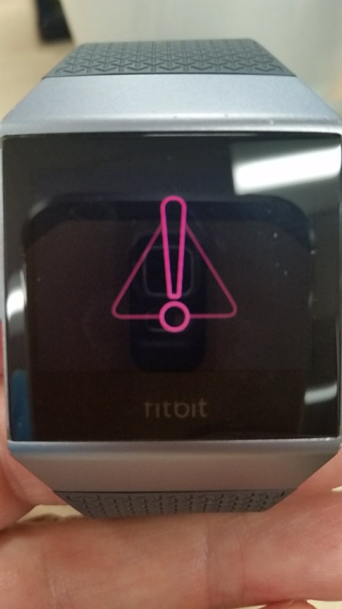 Fitbit charge hr online exclamation point