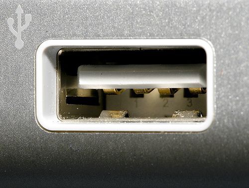 MacBook-Pro-USB-port.jpg