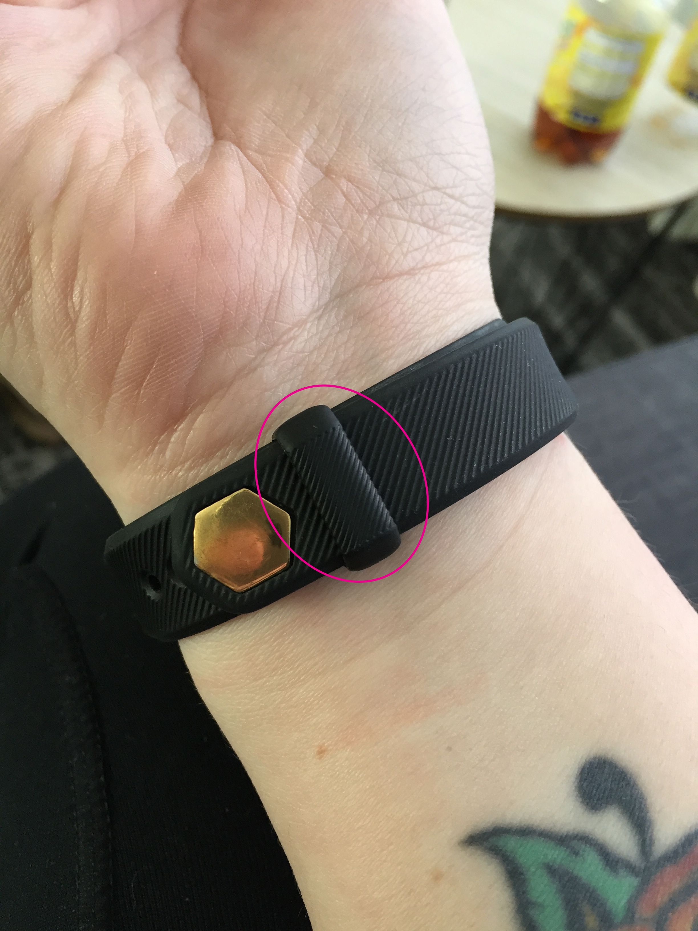 fitbit charge 2 band falls off