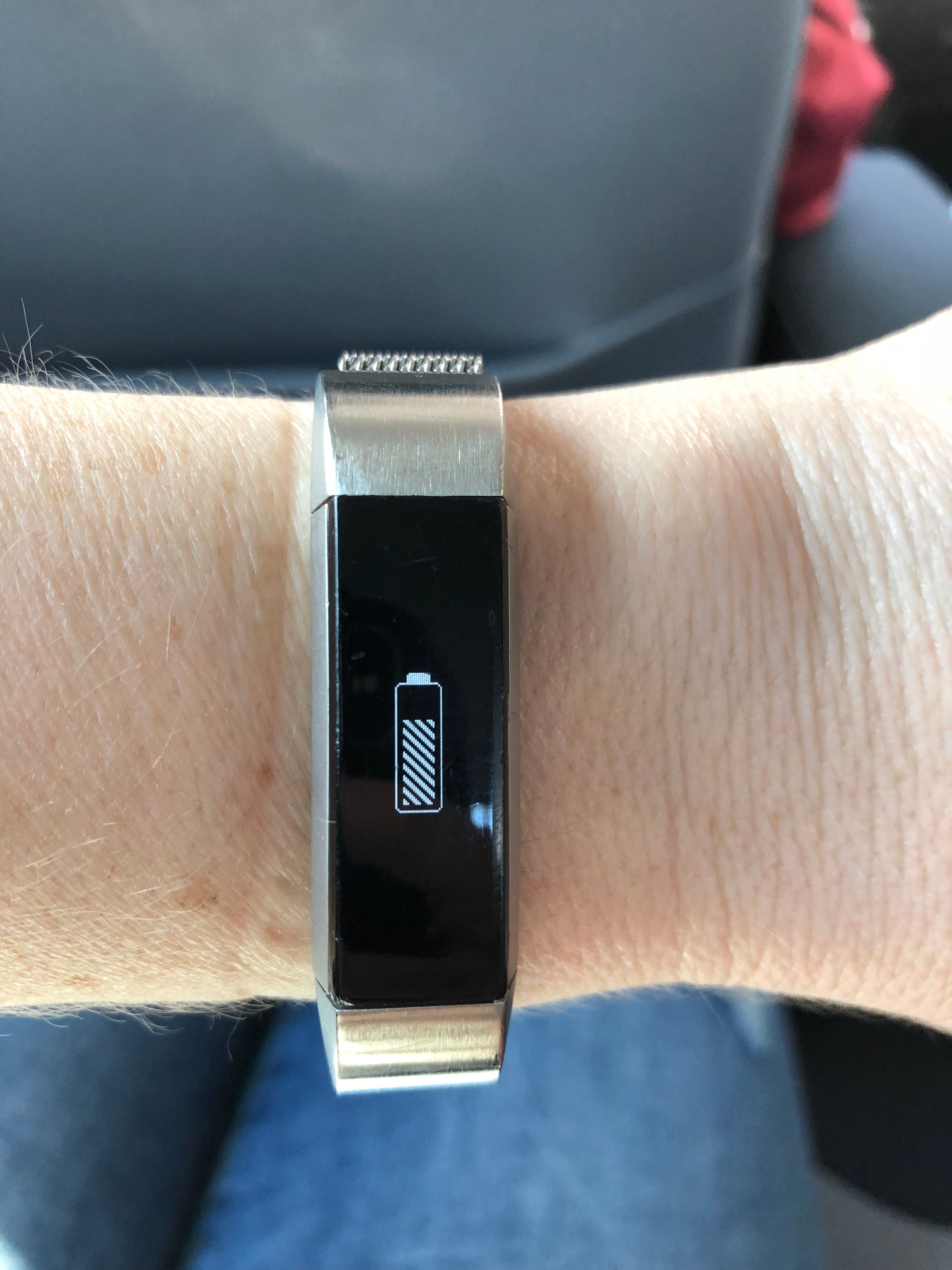 fitbit hr not charging