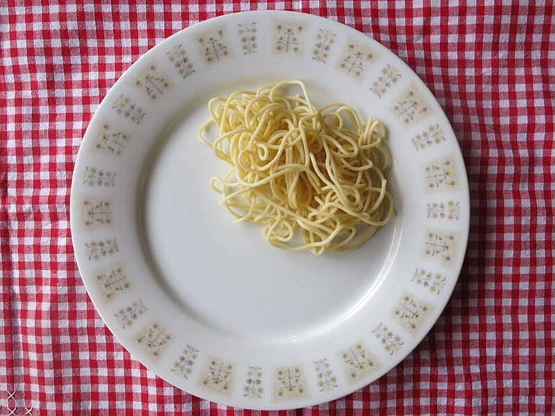 800px-Half_a_cup_of_Pasta._Wholemeal_pasta_is_the_best_choice