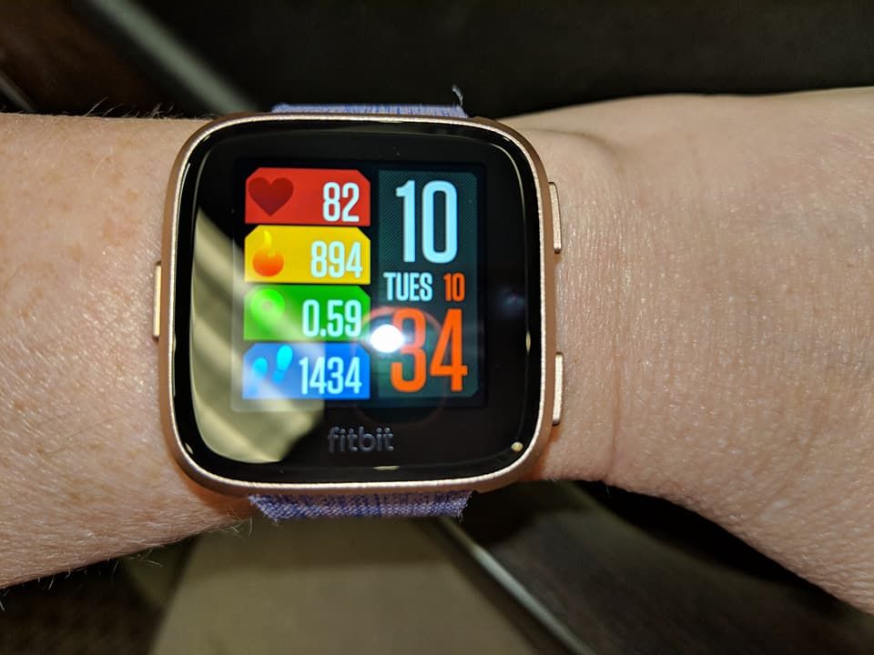 Fitbit versa best sale 2 on wrist