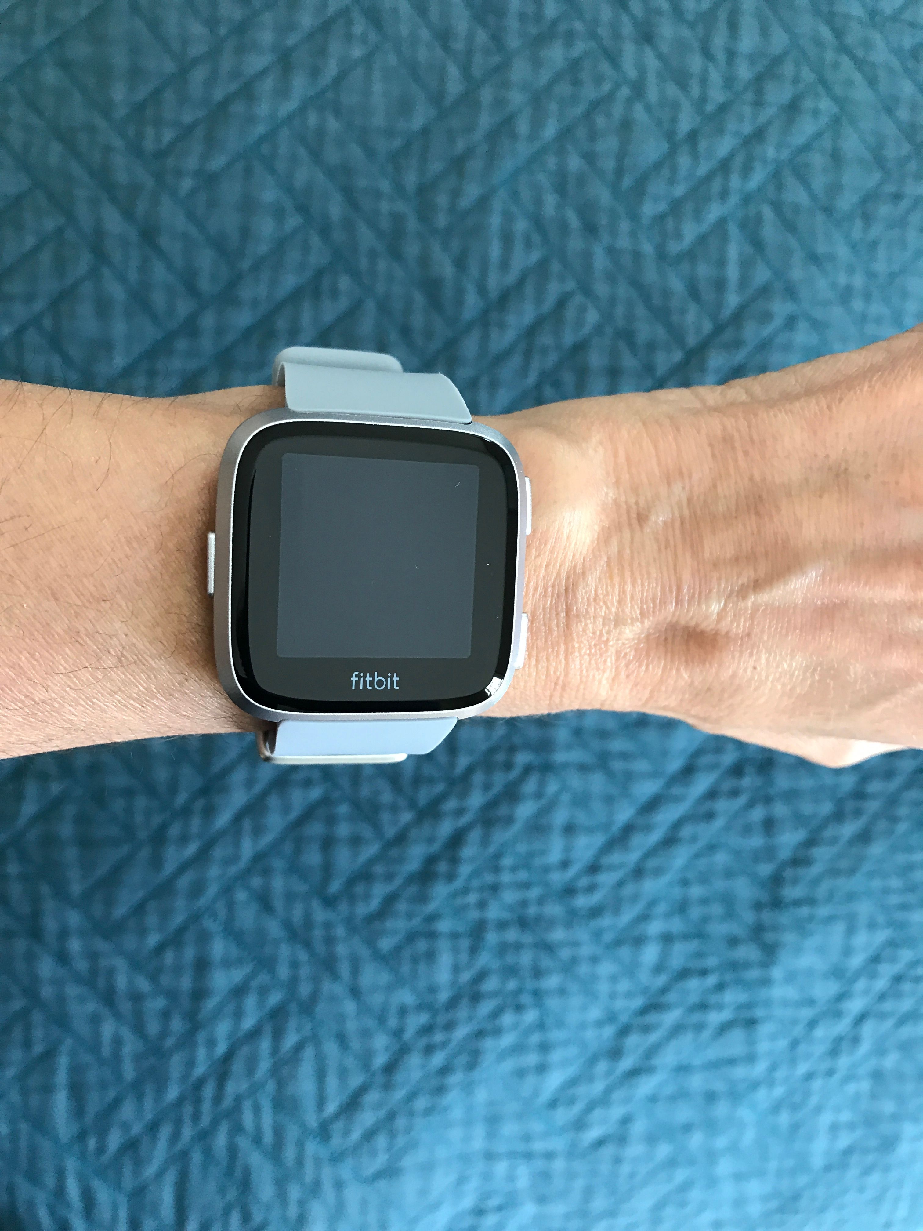 screen size of fitbit versa