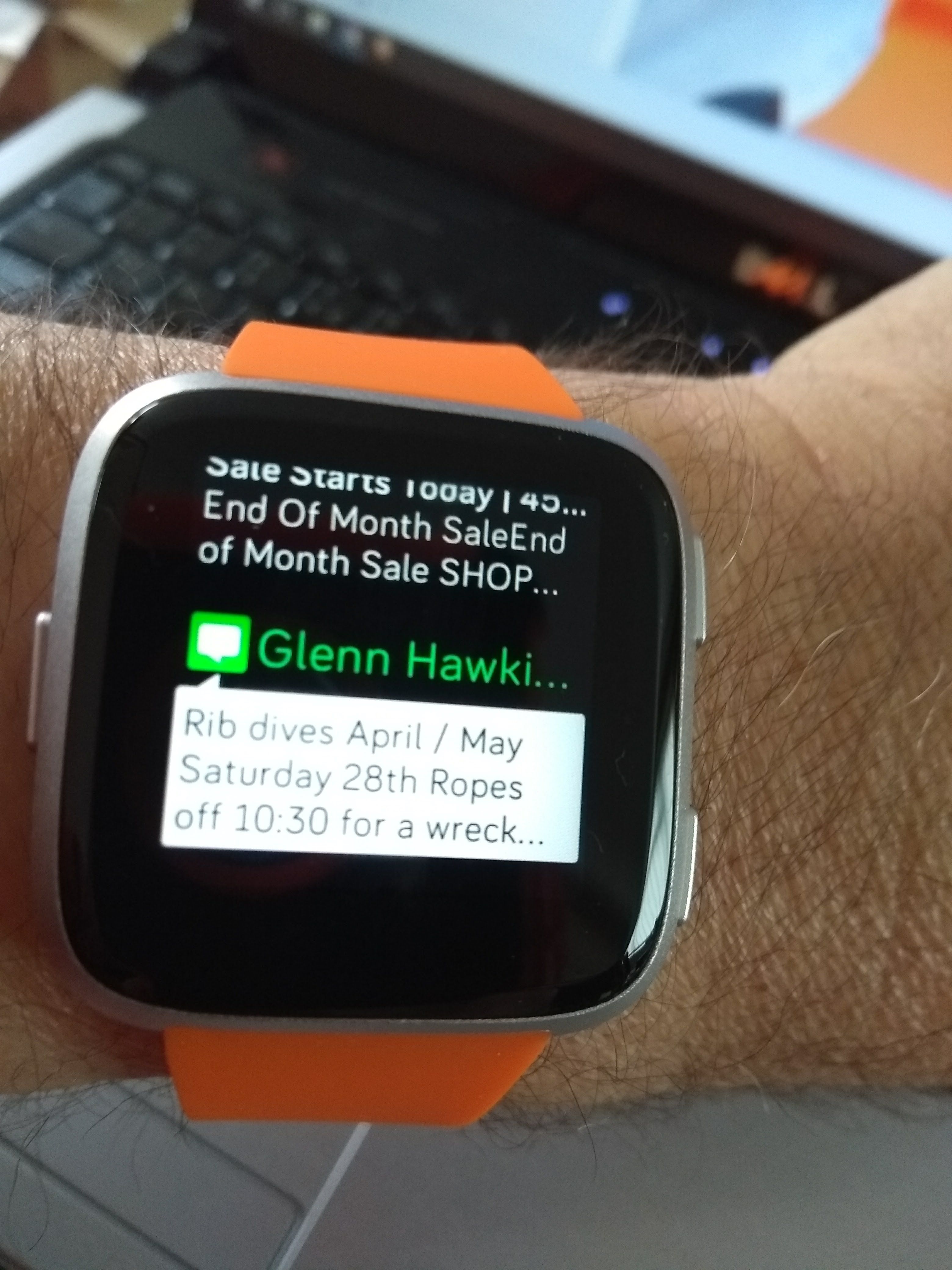 can you receive text messages on a fitbit versa 2