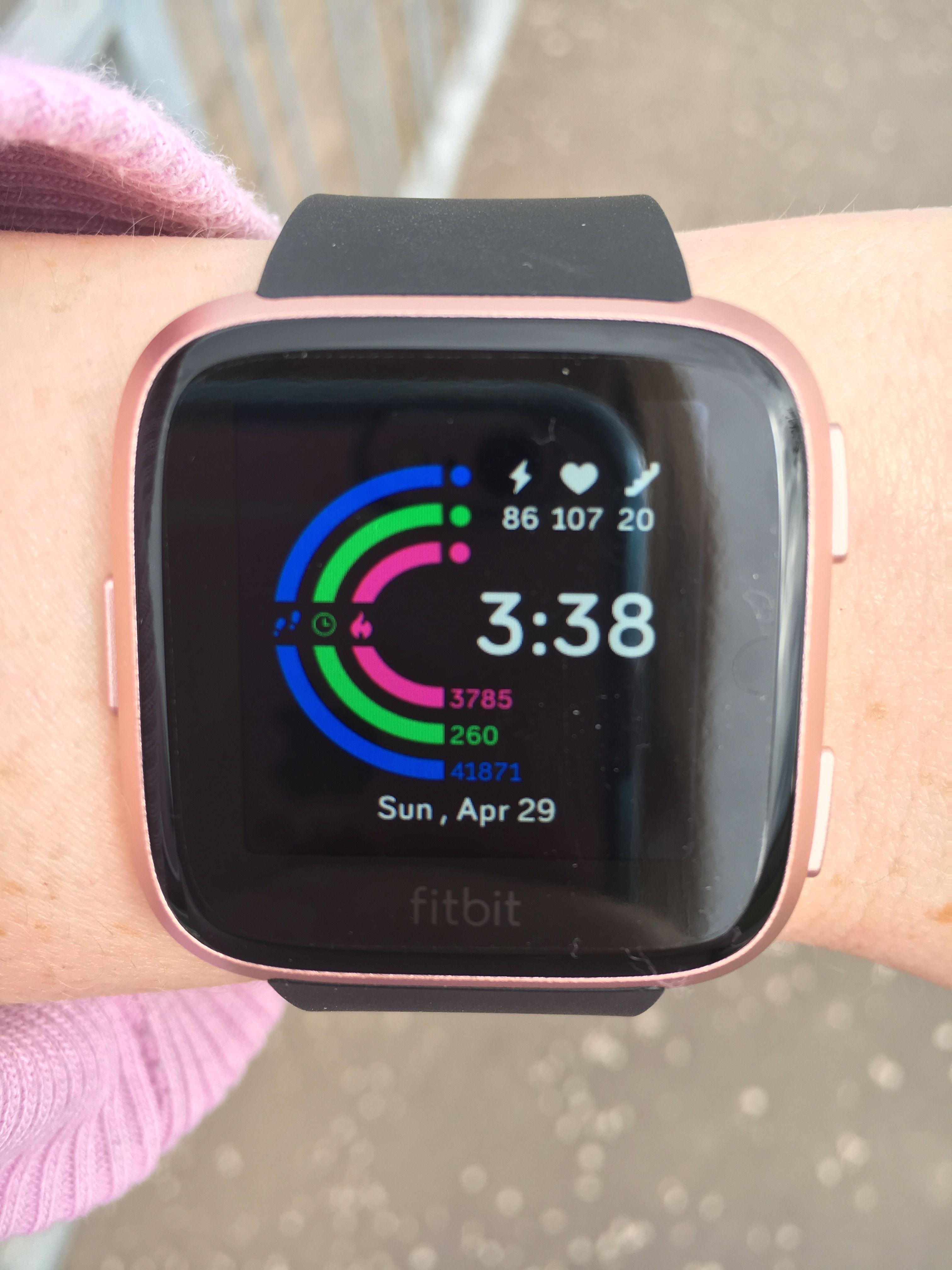 fitbit charge 3 lightning bolt meaning