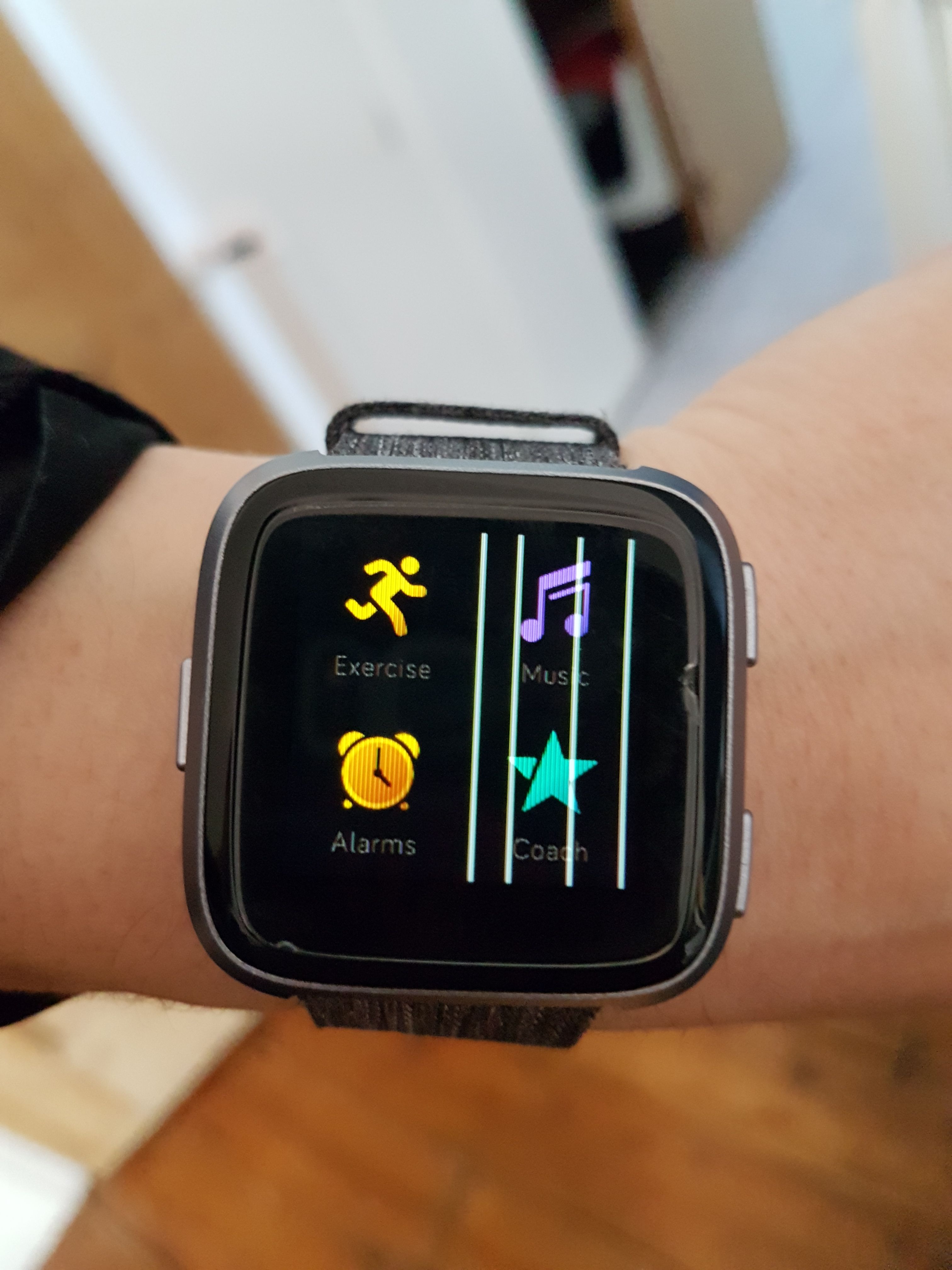 how to change screen on fitbit versa 2