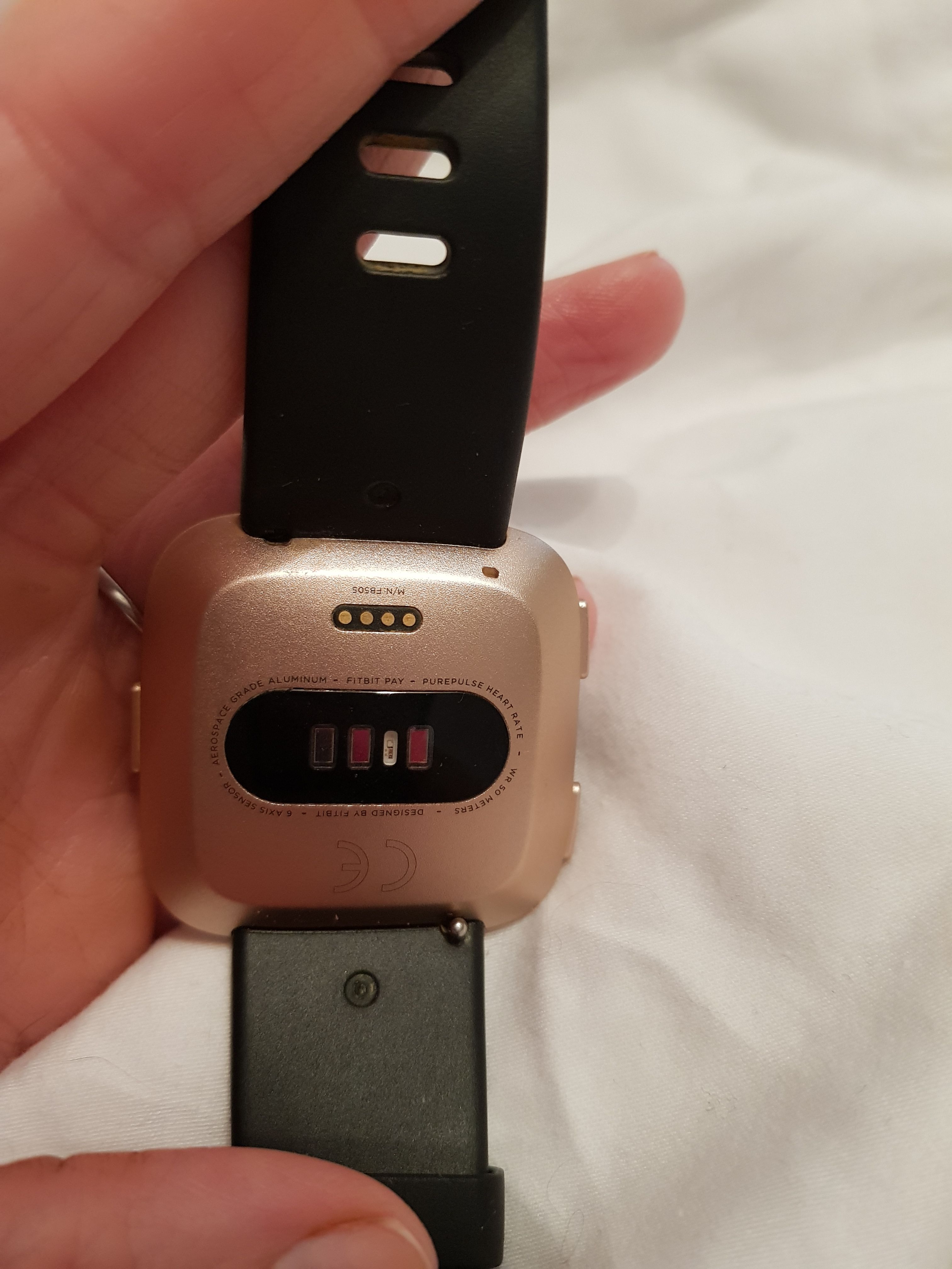 how to remove a fitbit versa band