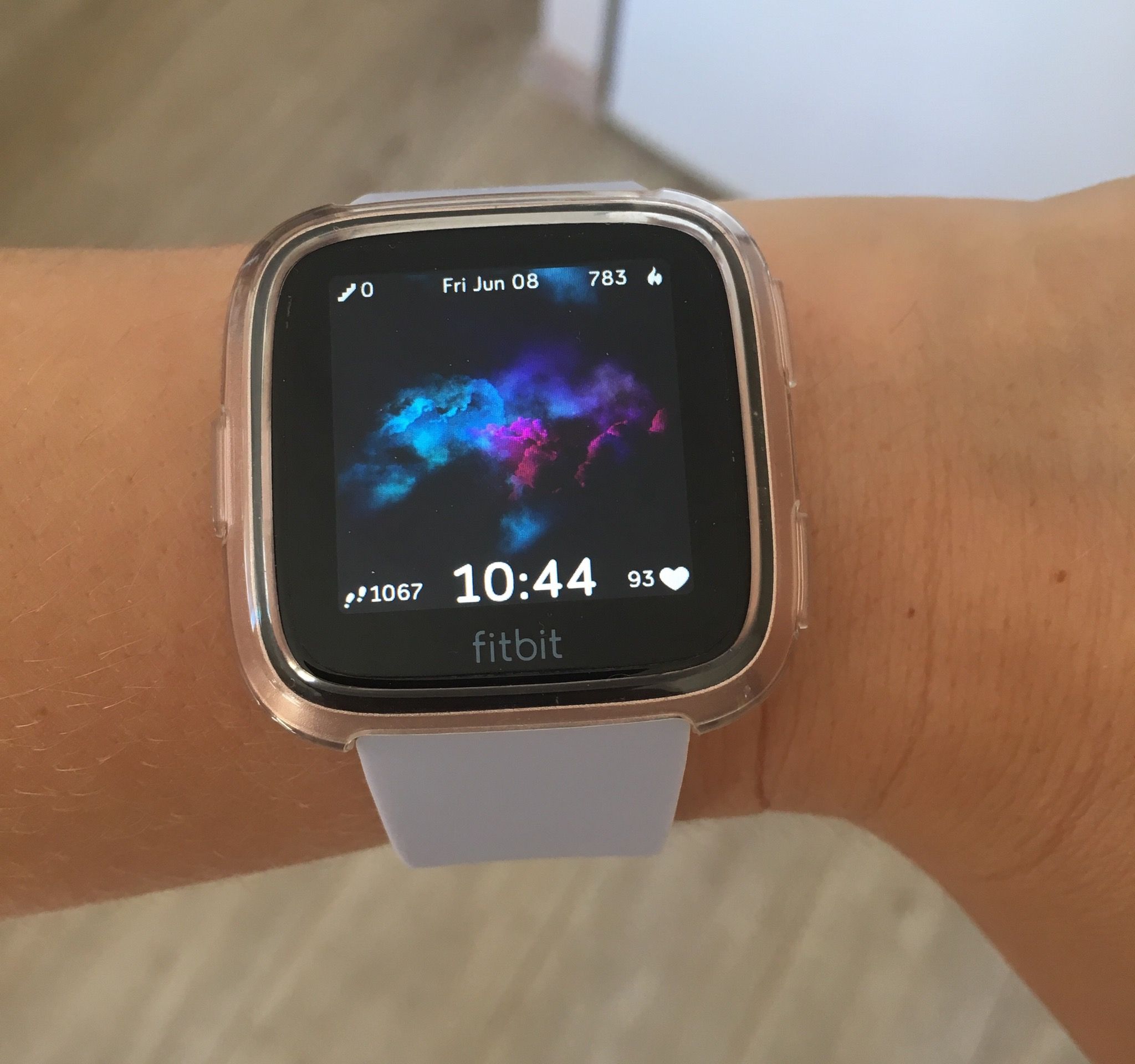how to change the background on fitbit versa