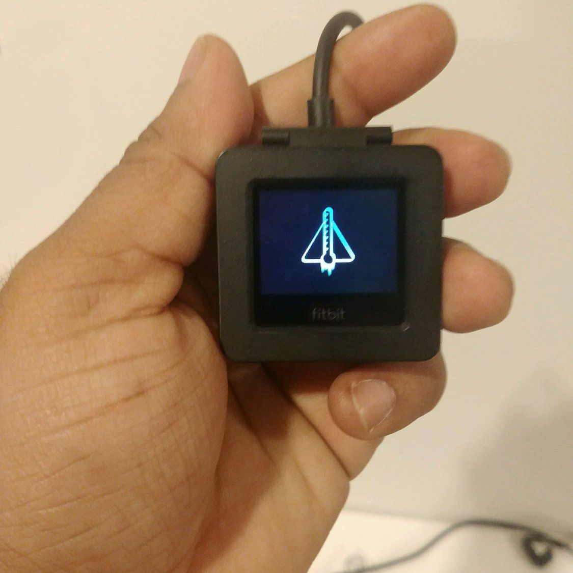 fitbit blaze stuck on logo screen