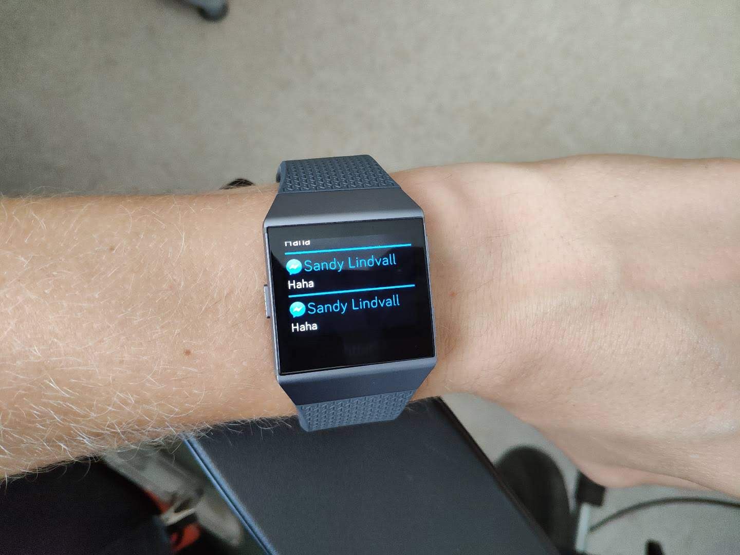 fitbit versa messenger