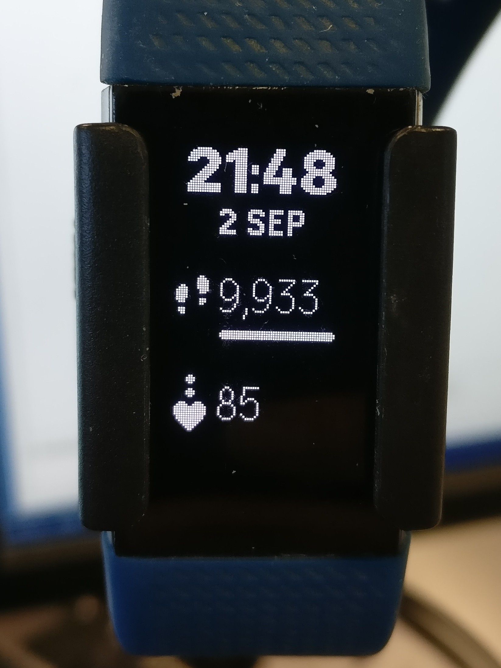 fitbit charge 3 freezing
