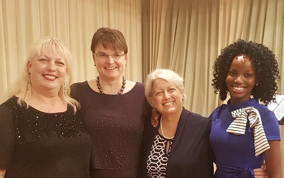 Eleanor (the performer), Jillaine (my friend, the organizer), me and Hope (guests).