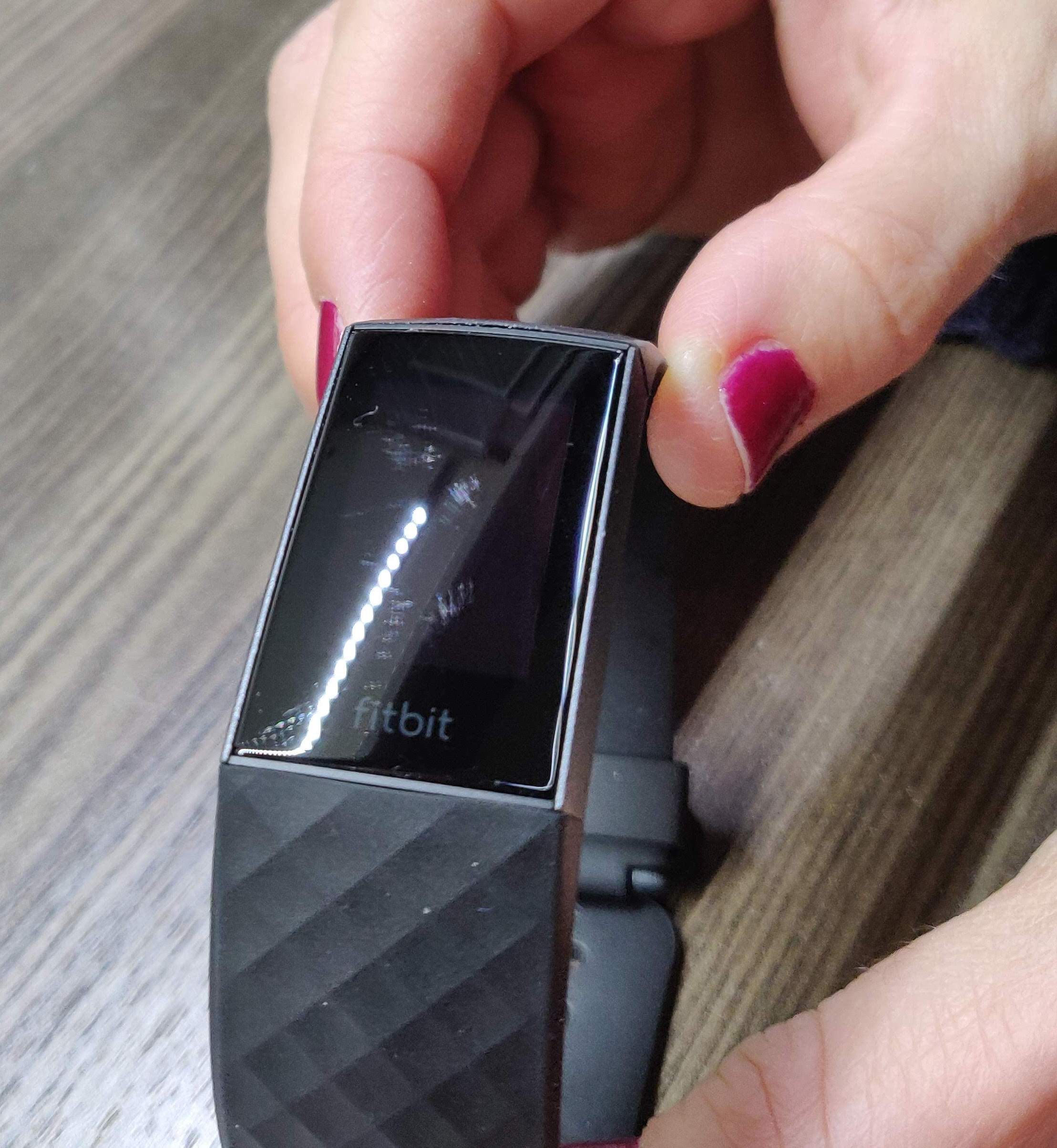 fitbit charge 4 glass